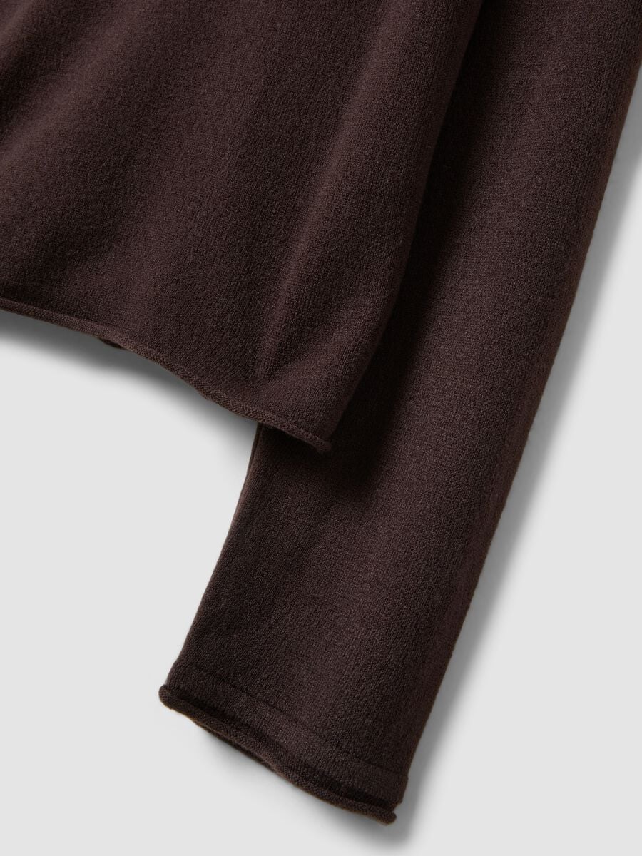 Maglia marrone scuro girocollo fitted a maniche lunghe_5