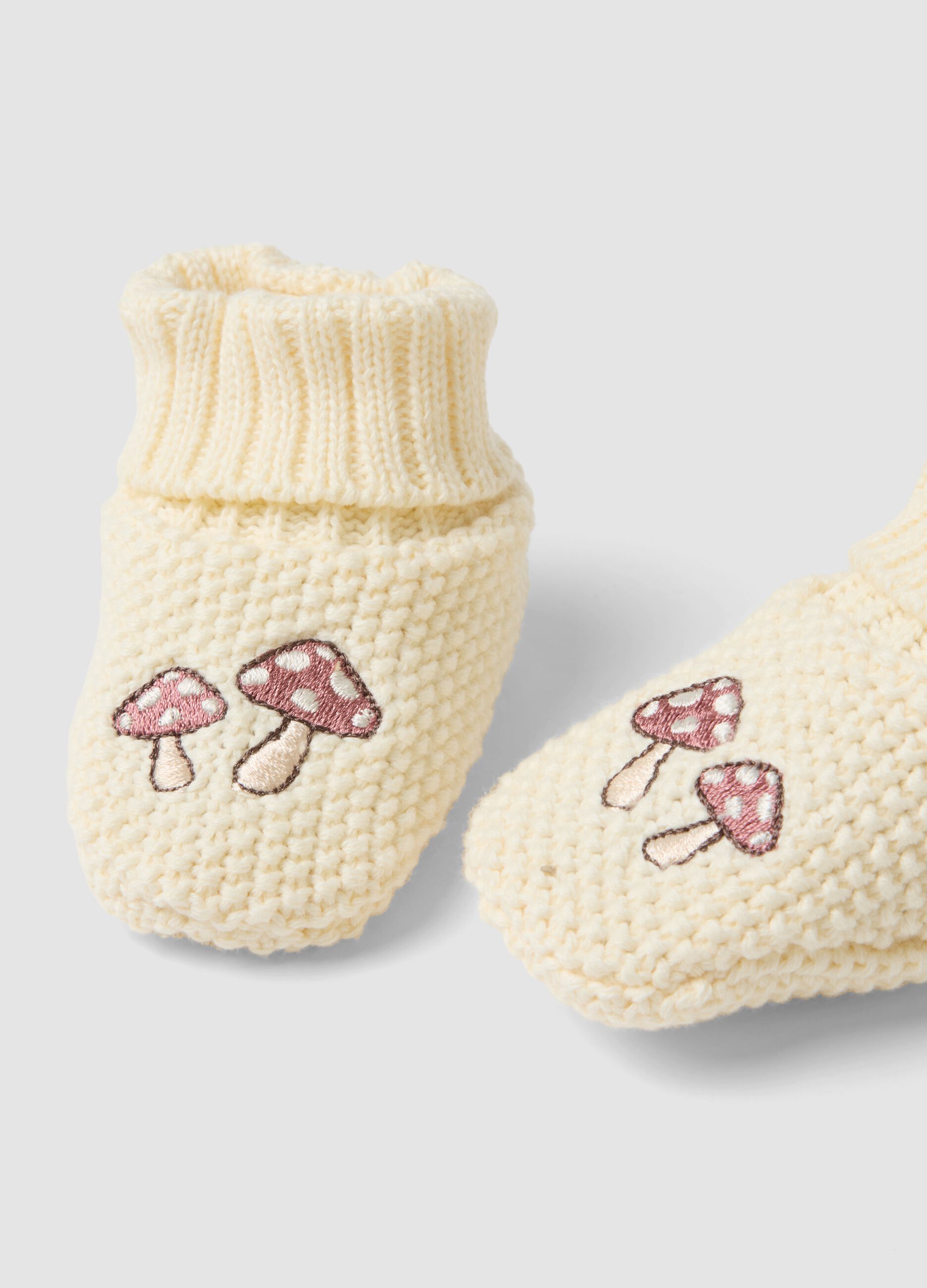 White 100% cotton baby booties with knitted cuff
