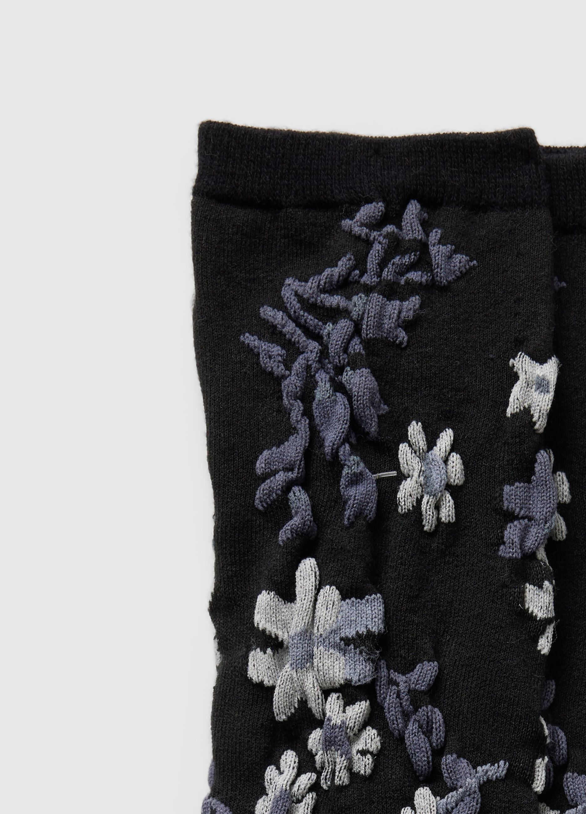 Short socks with floral embroidery