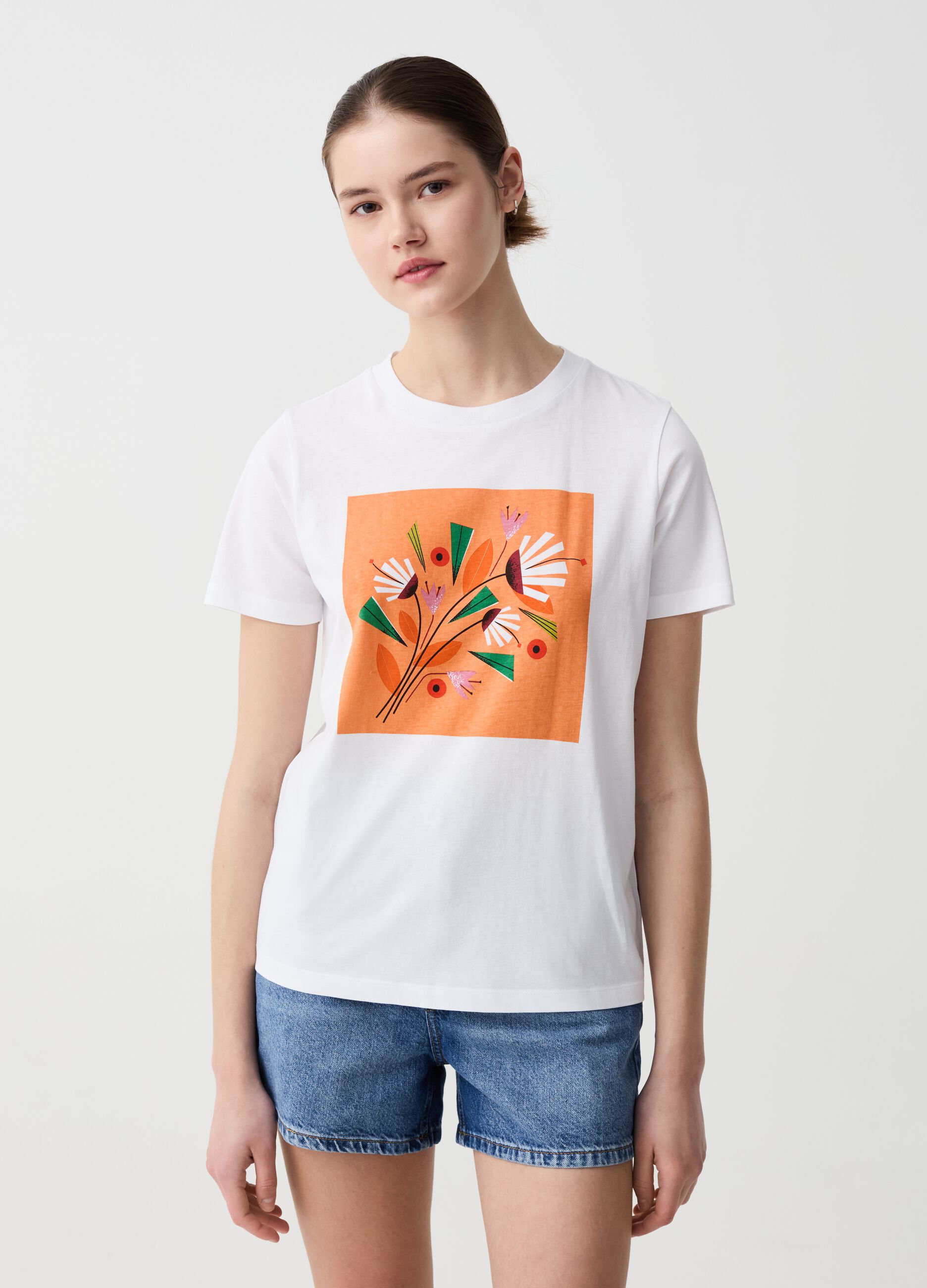 T-shirt con illustrazione grafica by Magda Azab