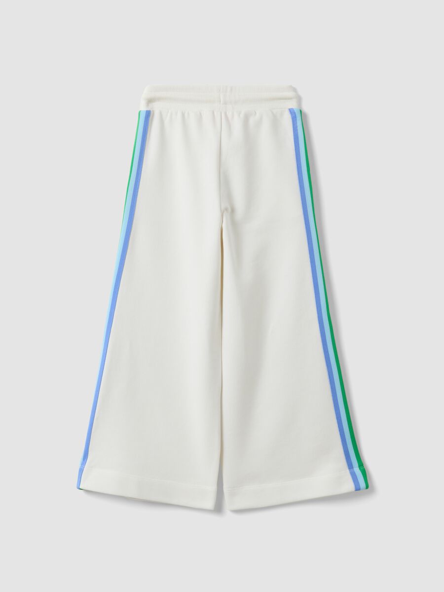 Pantaloni bianchi wide leg in misto cotone con profili arcobaleno_1