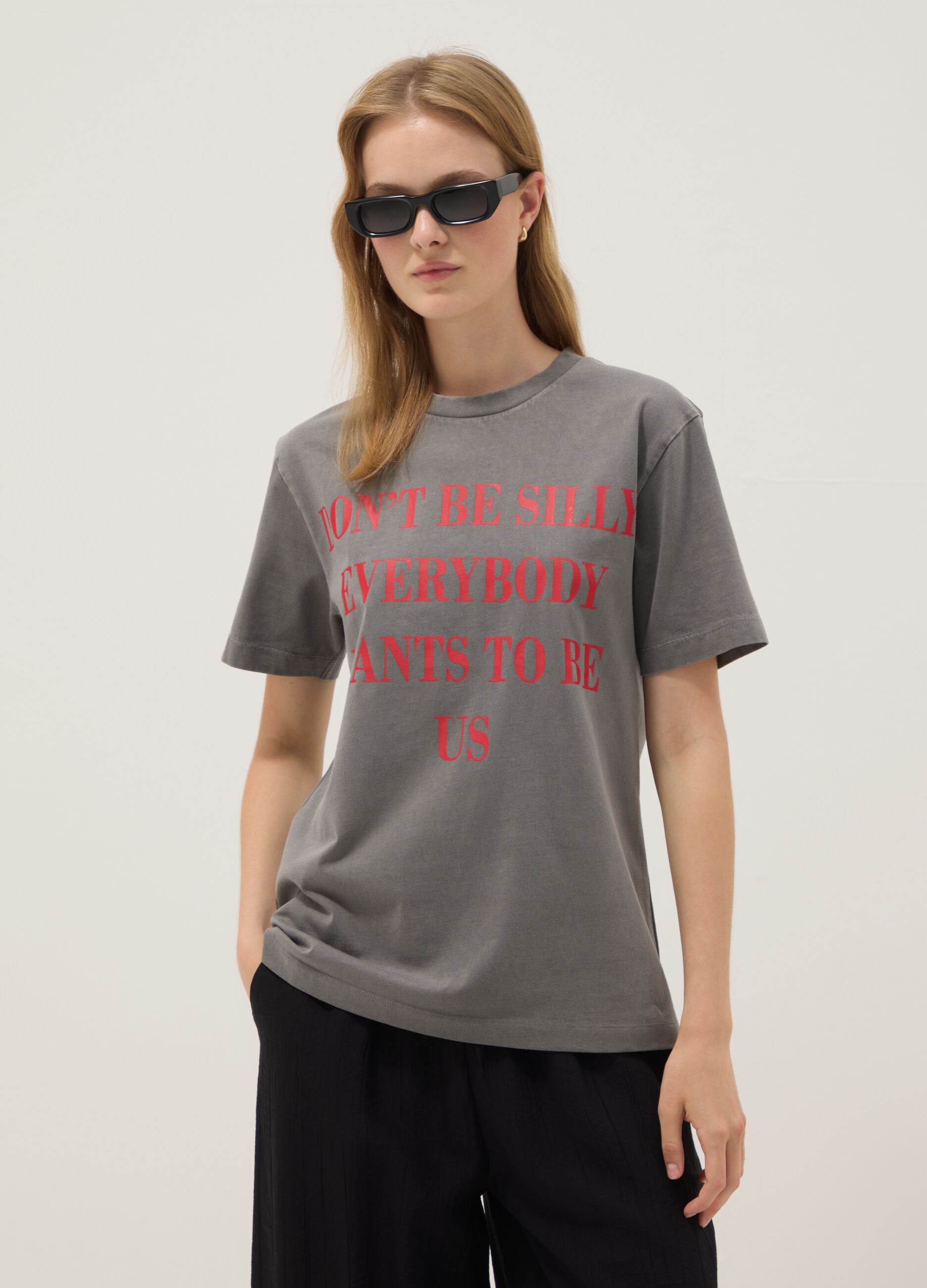 Grey pure cotton T-shirt with &ldquo;The Devil Wears Prada&rdquo; print, oversized fit