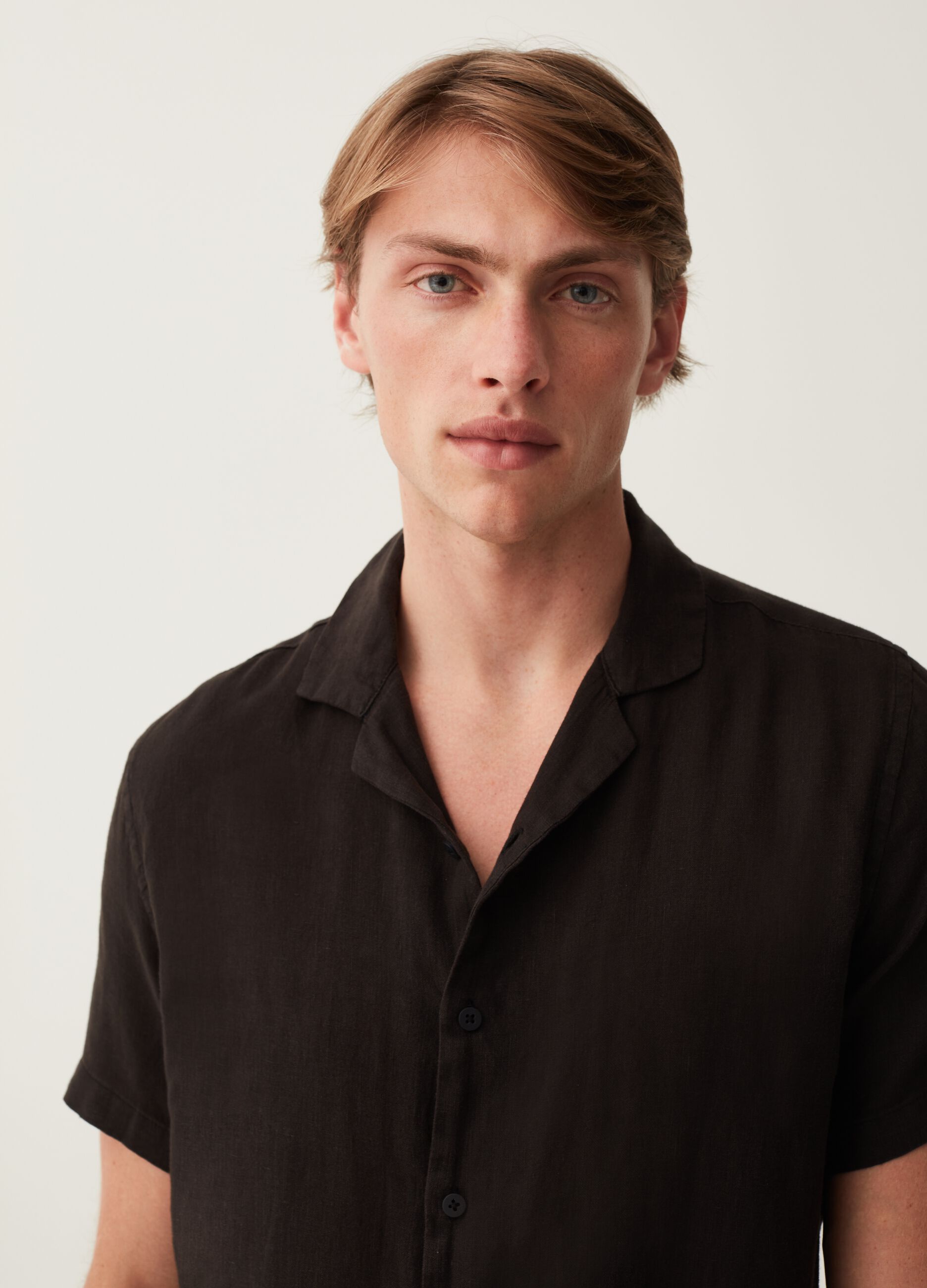 LESS IS BETTER Camicia di lino a maniche corte_1