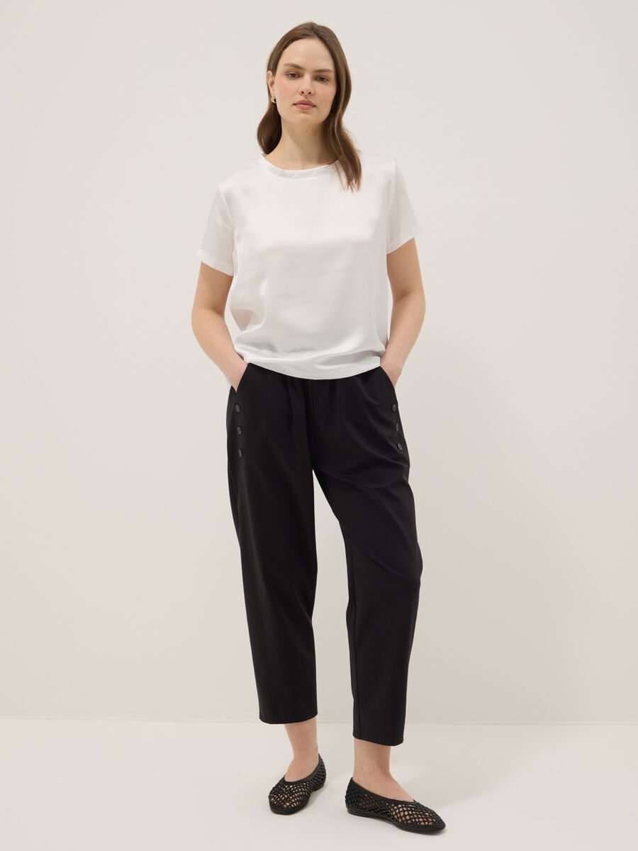 Pantaloni neri in misto cotone elasticizzato regular fit con bottoni_1