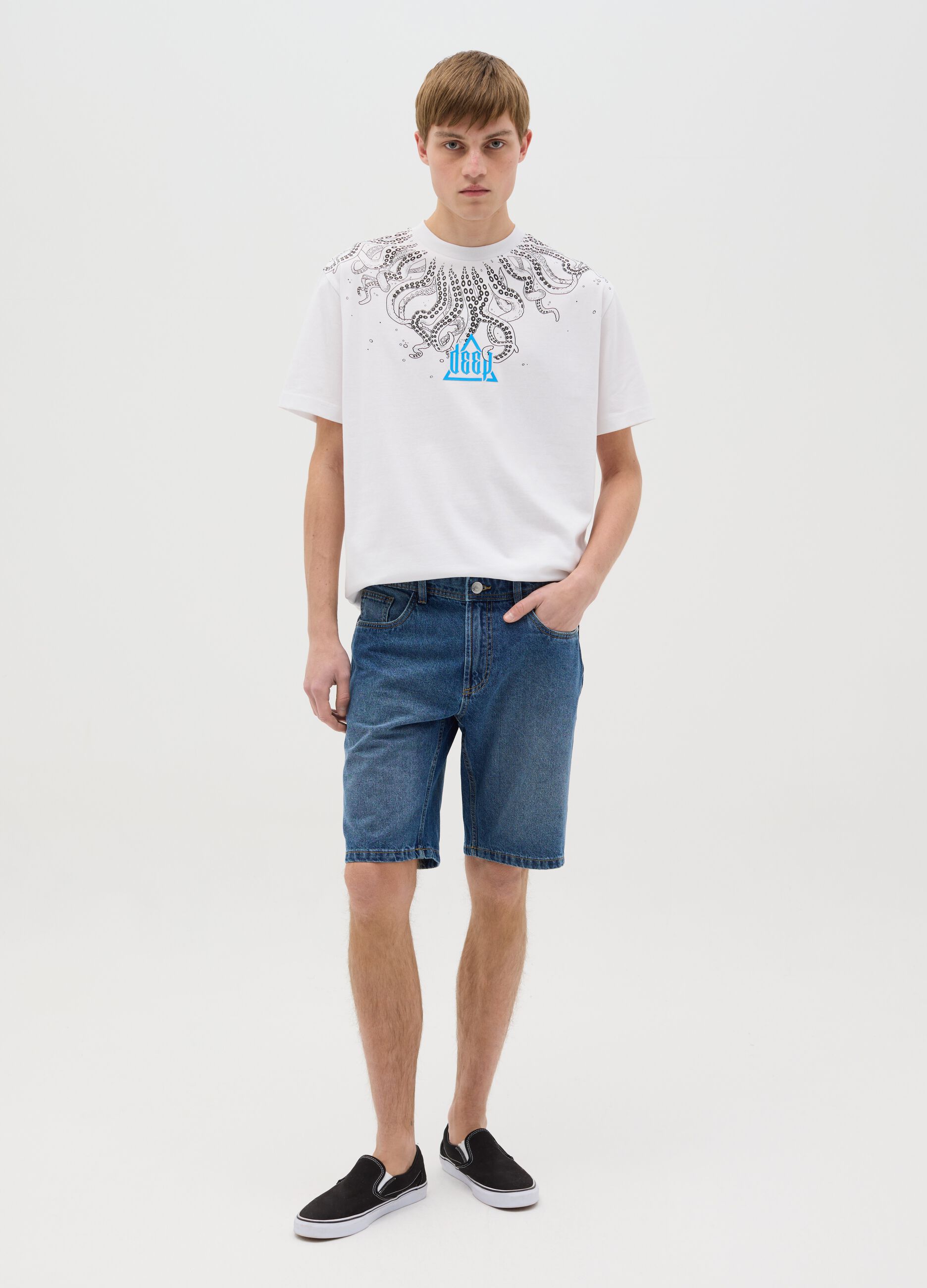White T-shirt with short sleeves and print