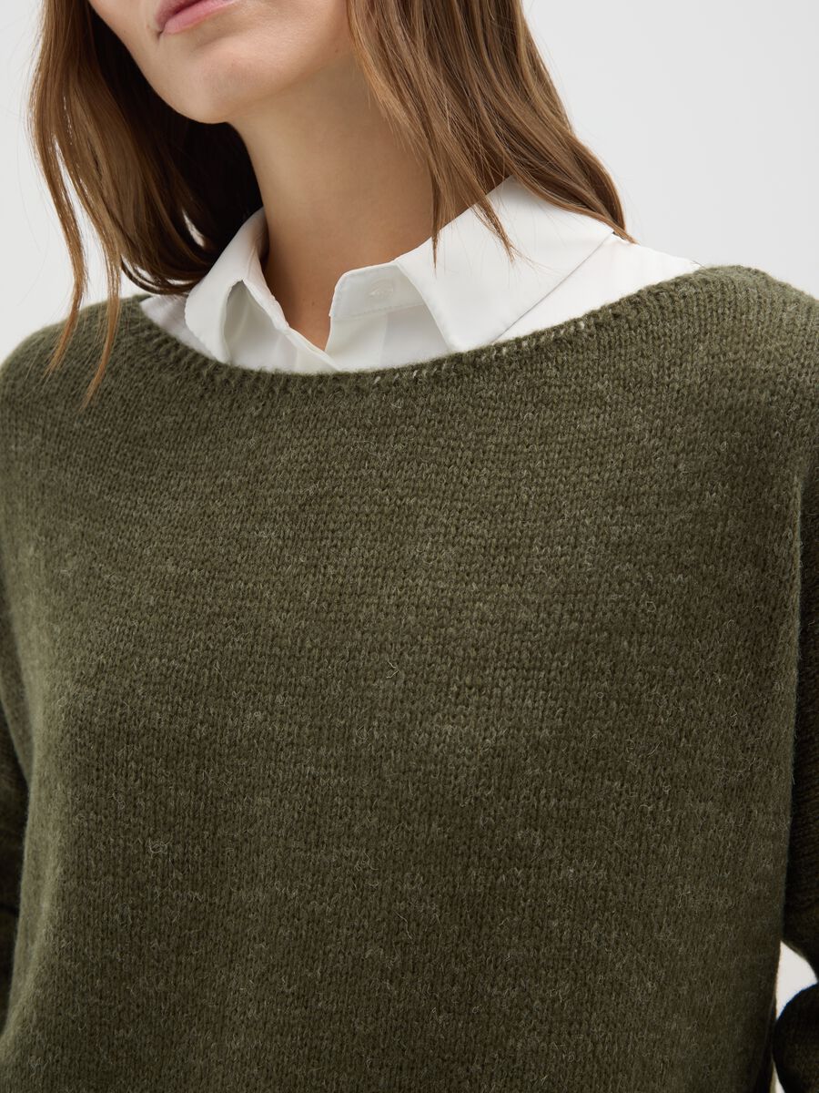 Dark green sweater with round neckline and contrast trim_3