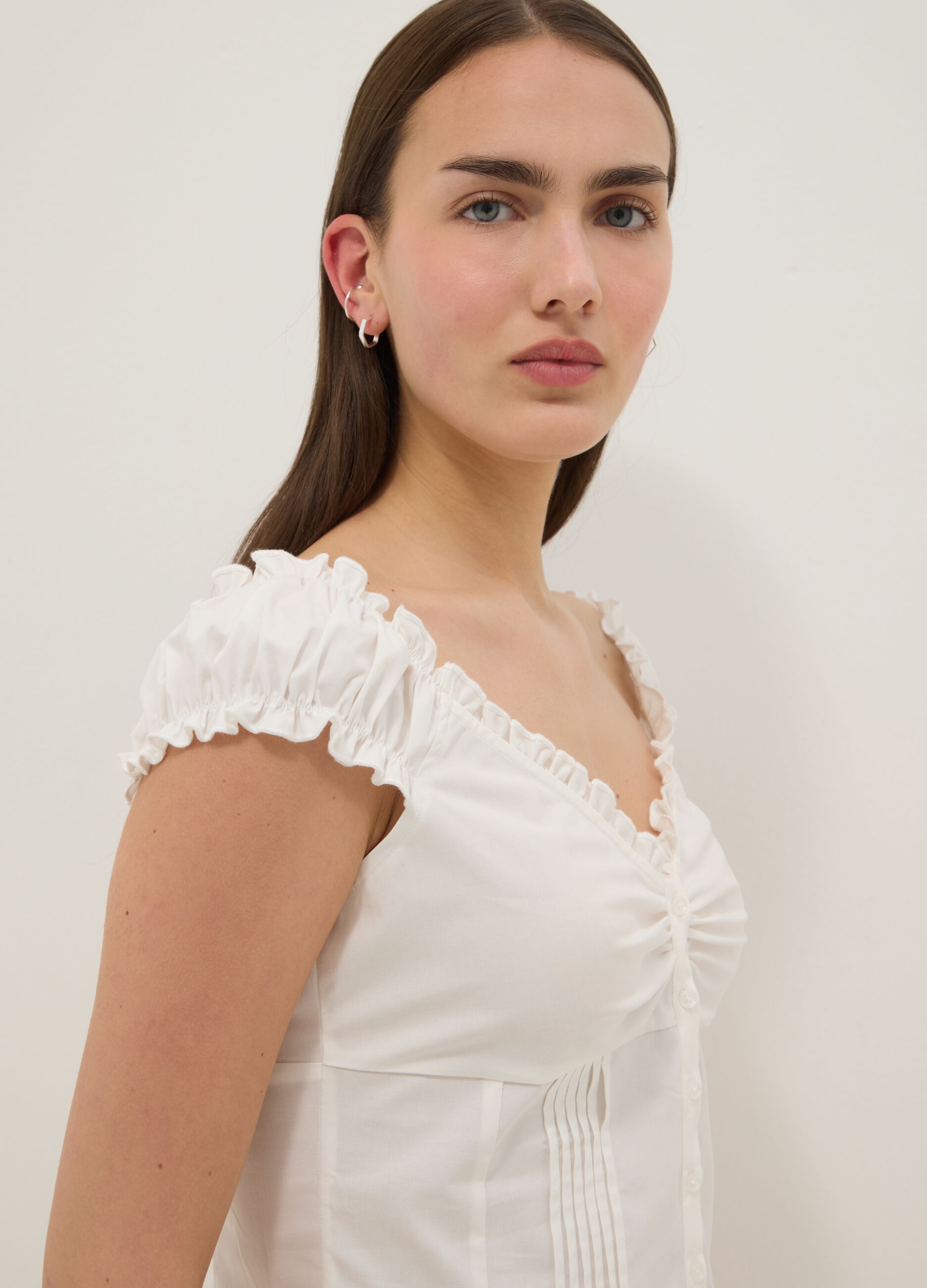 White organic cotton blouse with short sleeves