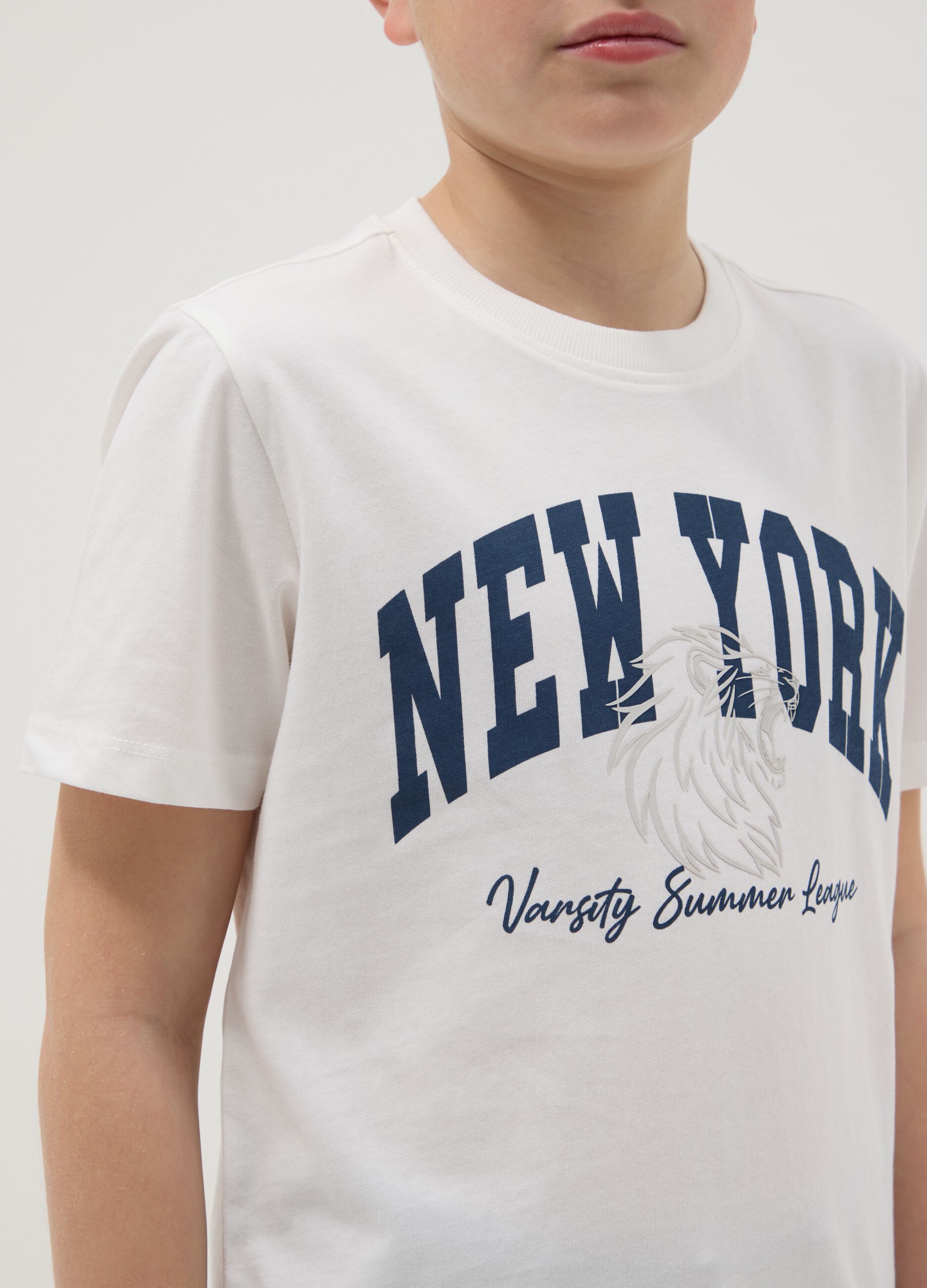 Boy's regular fit pure white cotton T-shirt with print