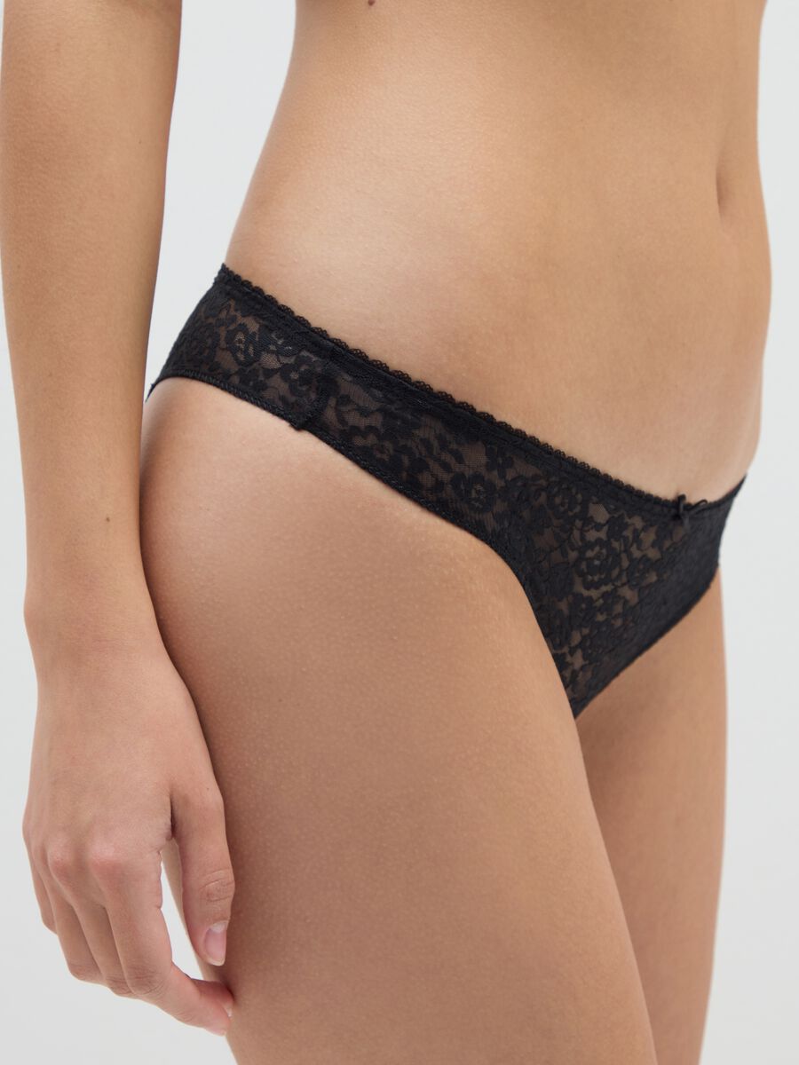 Black Lace Regular Fit Thong_3