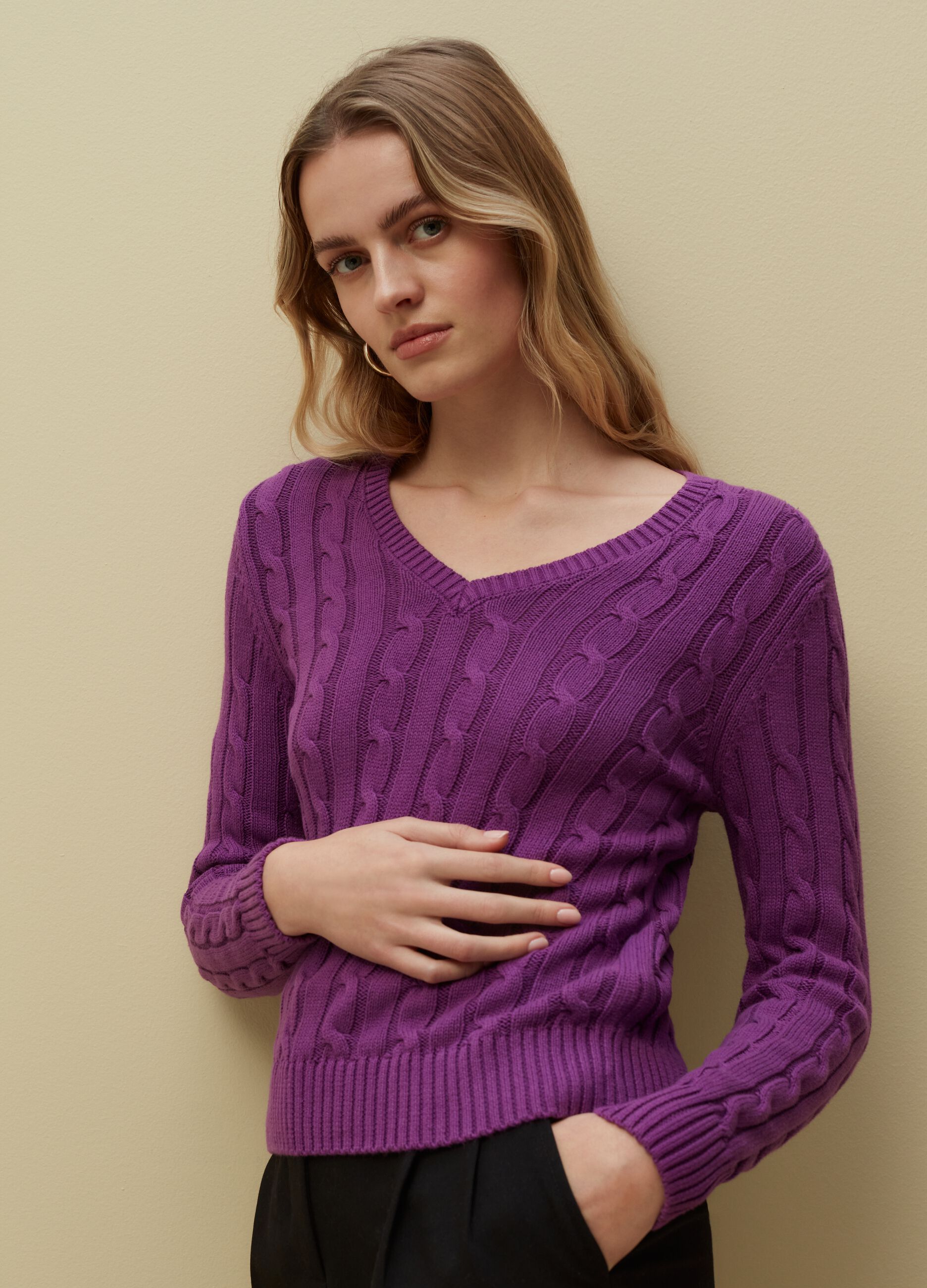 Pullover with ribbed design