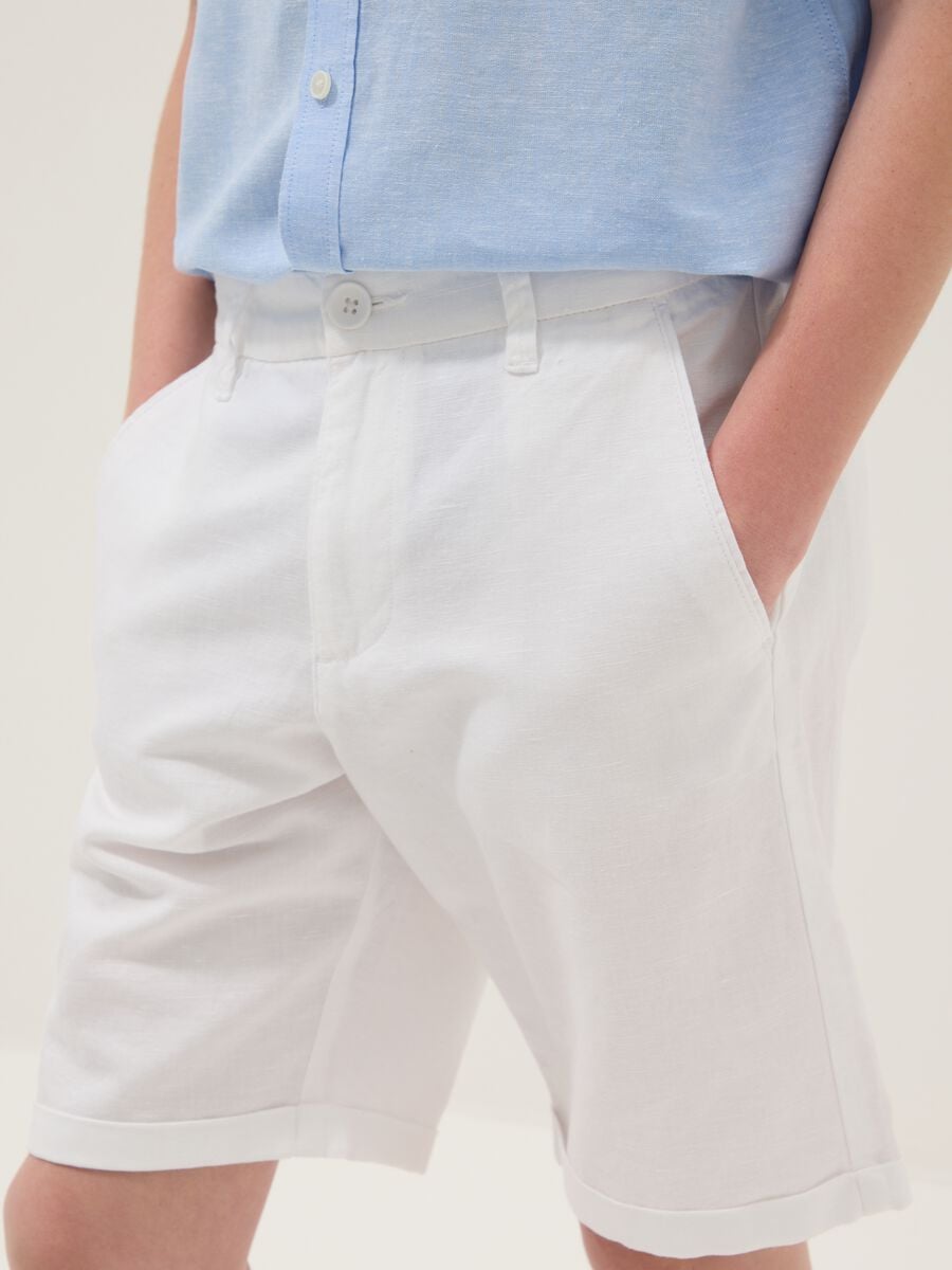 Shorts bianchi in misto lino e cotone regular fit da ragazzo_2