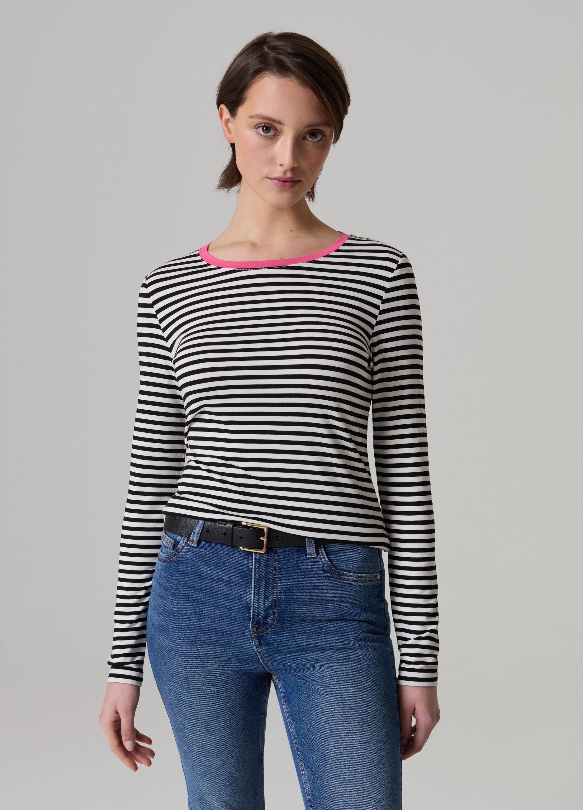 T-shirt a righe con profilo a contrasto