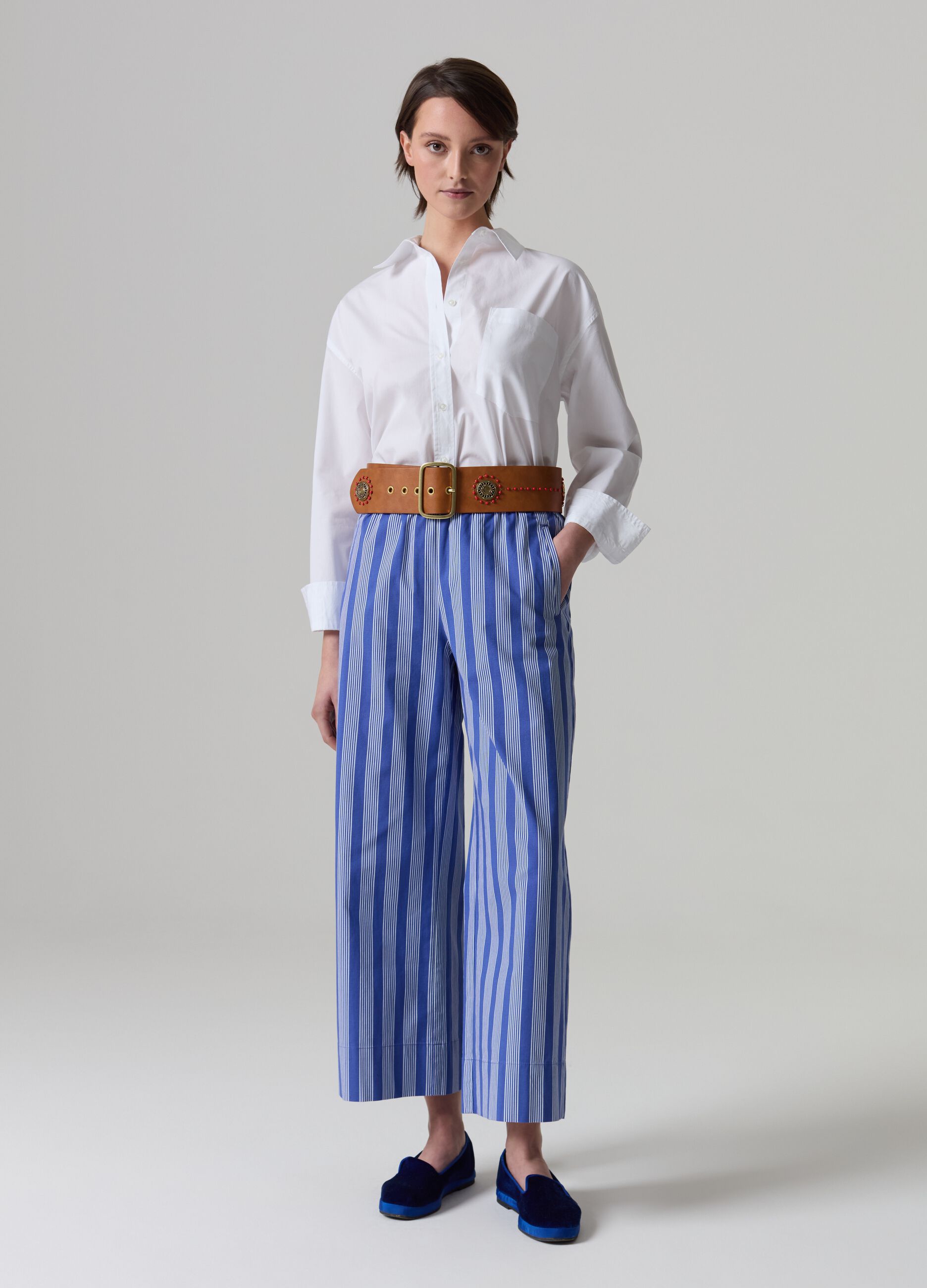 Pantalone cropped wide leg a righe sottili