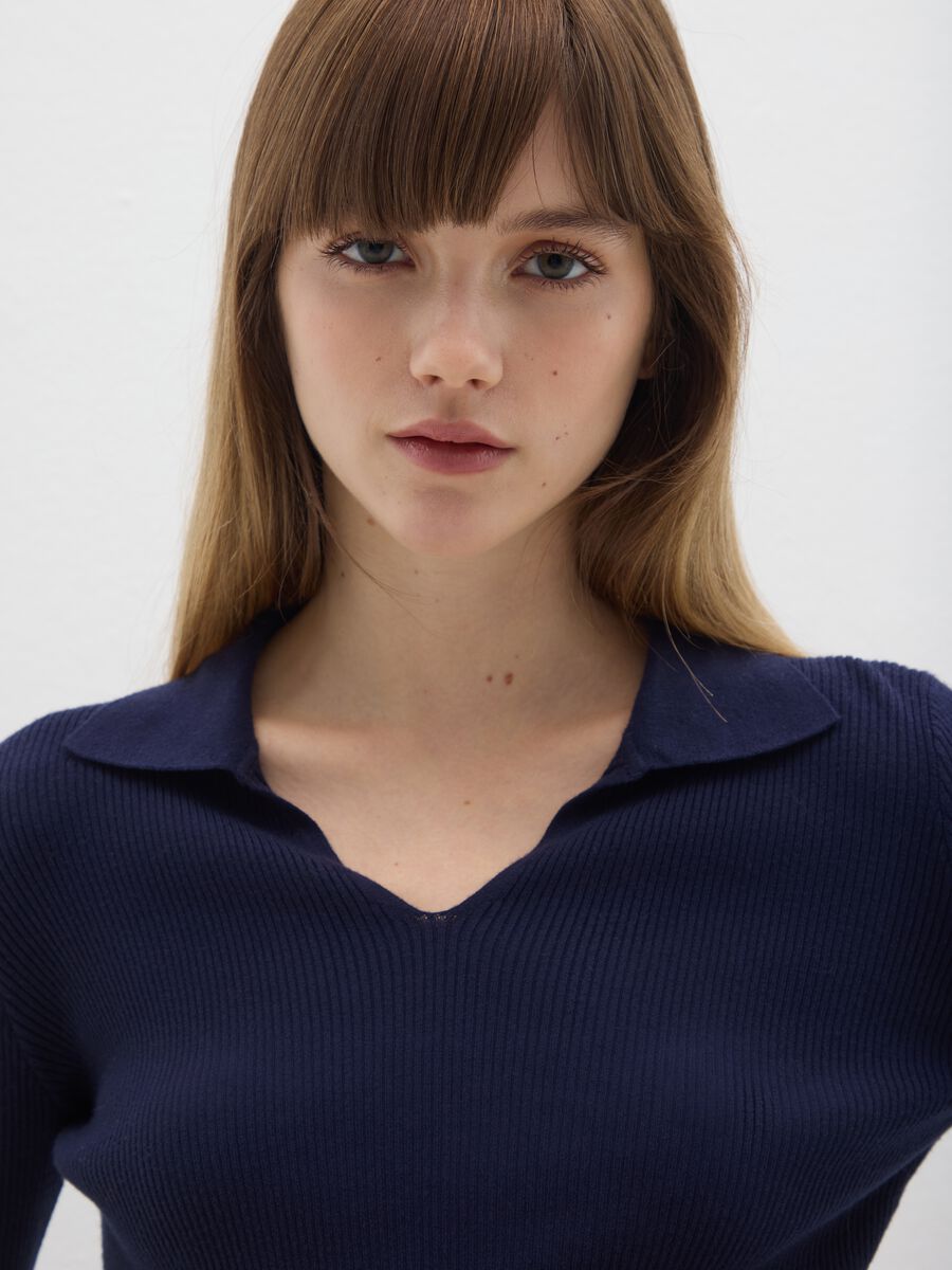 Maglia a maniche lunghe blu con collo polo_3