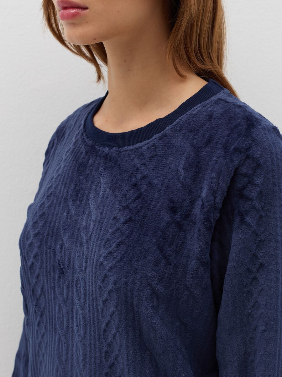 Long velour pyjamas with cable-knit motif_2