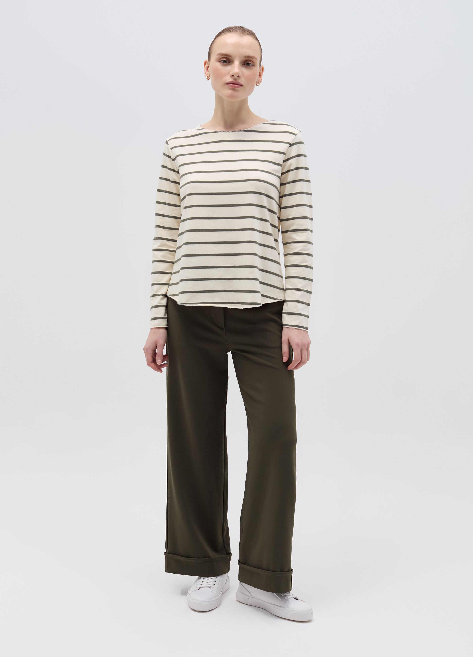 Wide-leg trousers with turn-ups