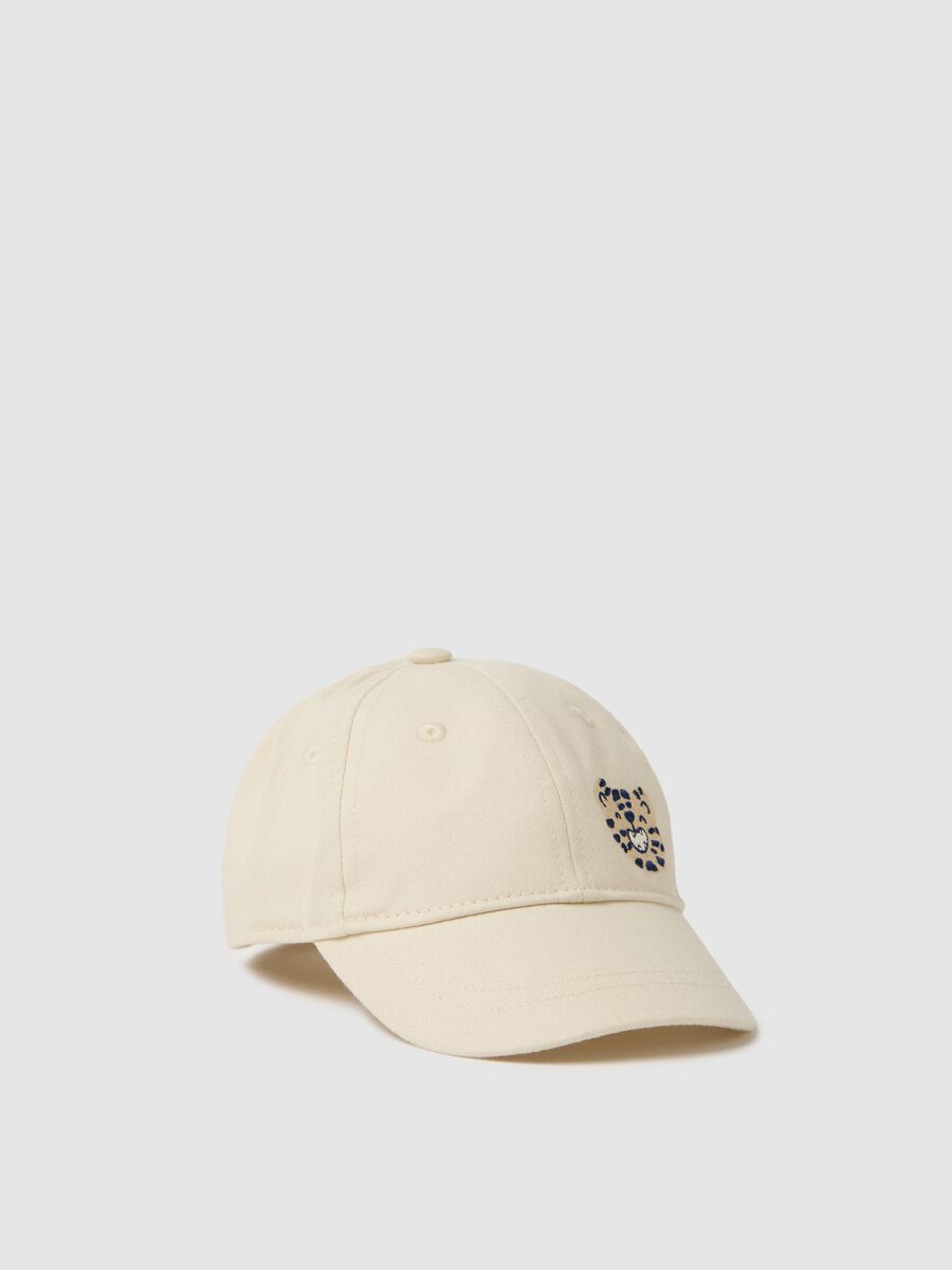 White baseball cap with embroidery_0