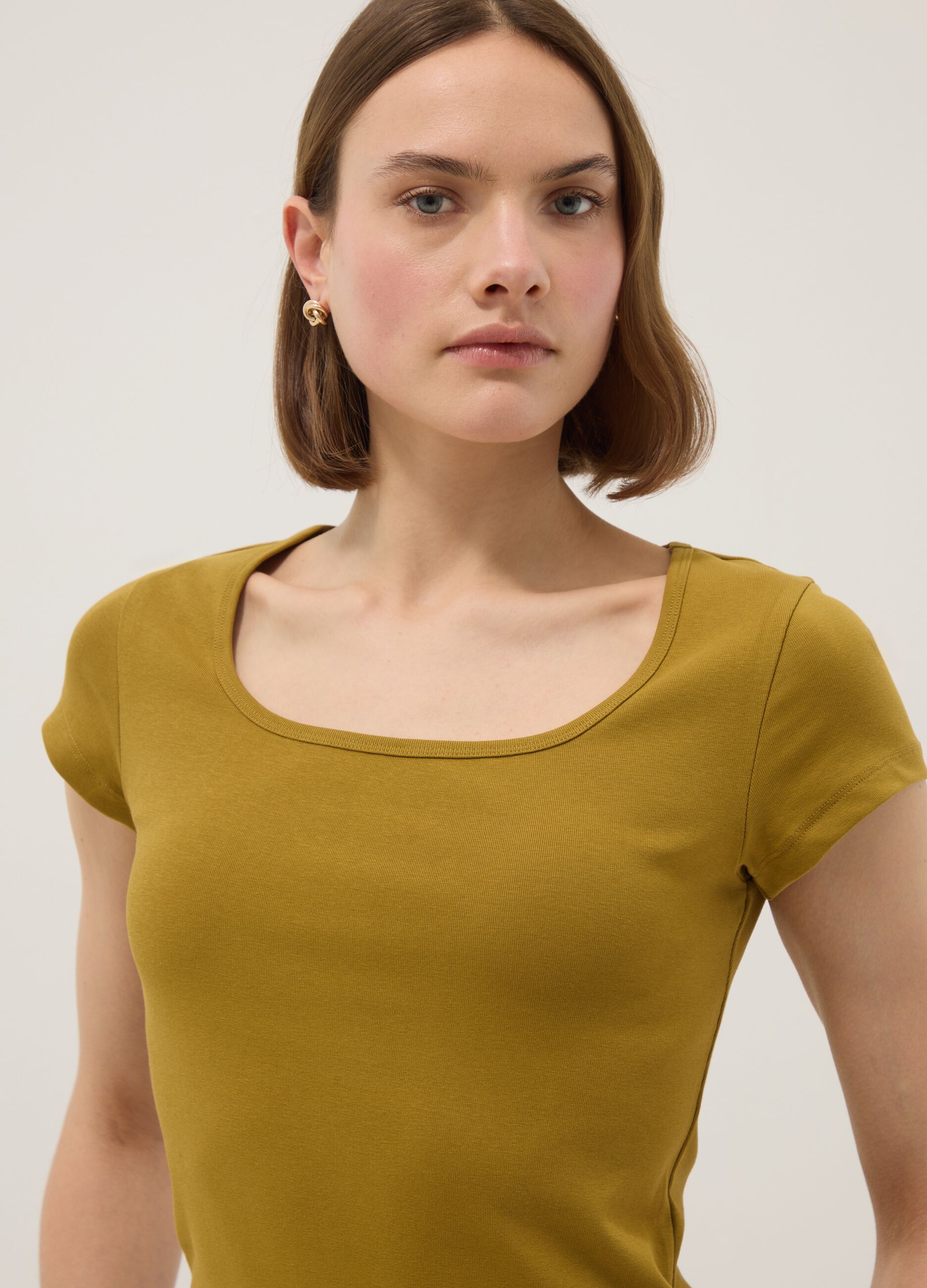 Green fitted stretch cotton T-shirt with square neckline