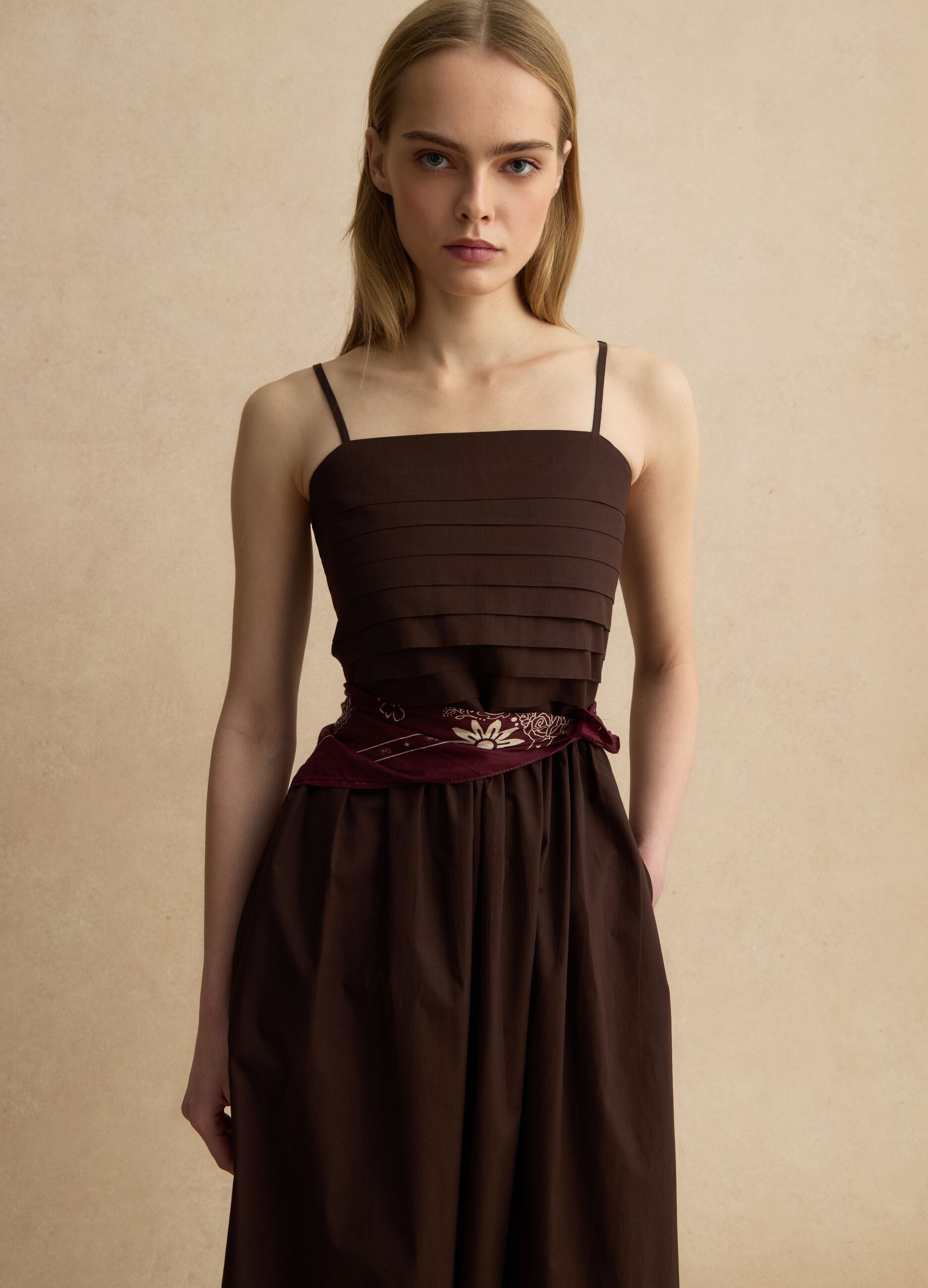 Sleeveless dress in pure brown cotton regular fit