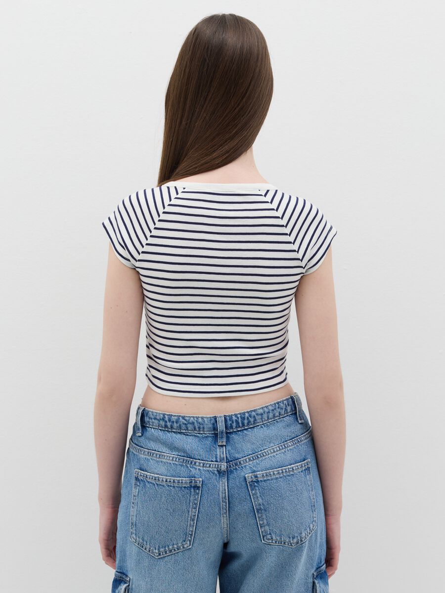 T-shirt with V neck and raglan sleeves_3