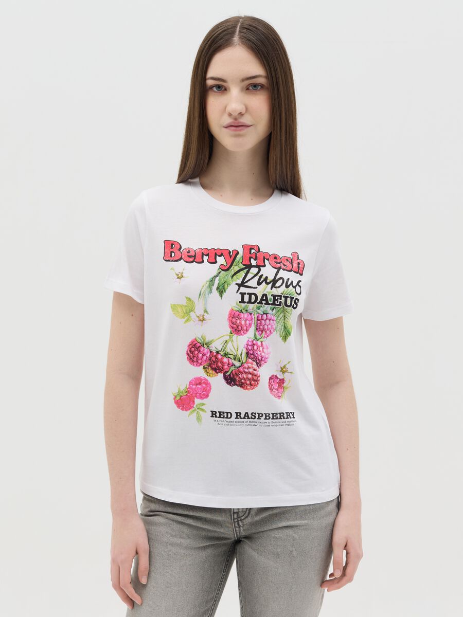 White T-shirt with red fruit print_0