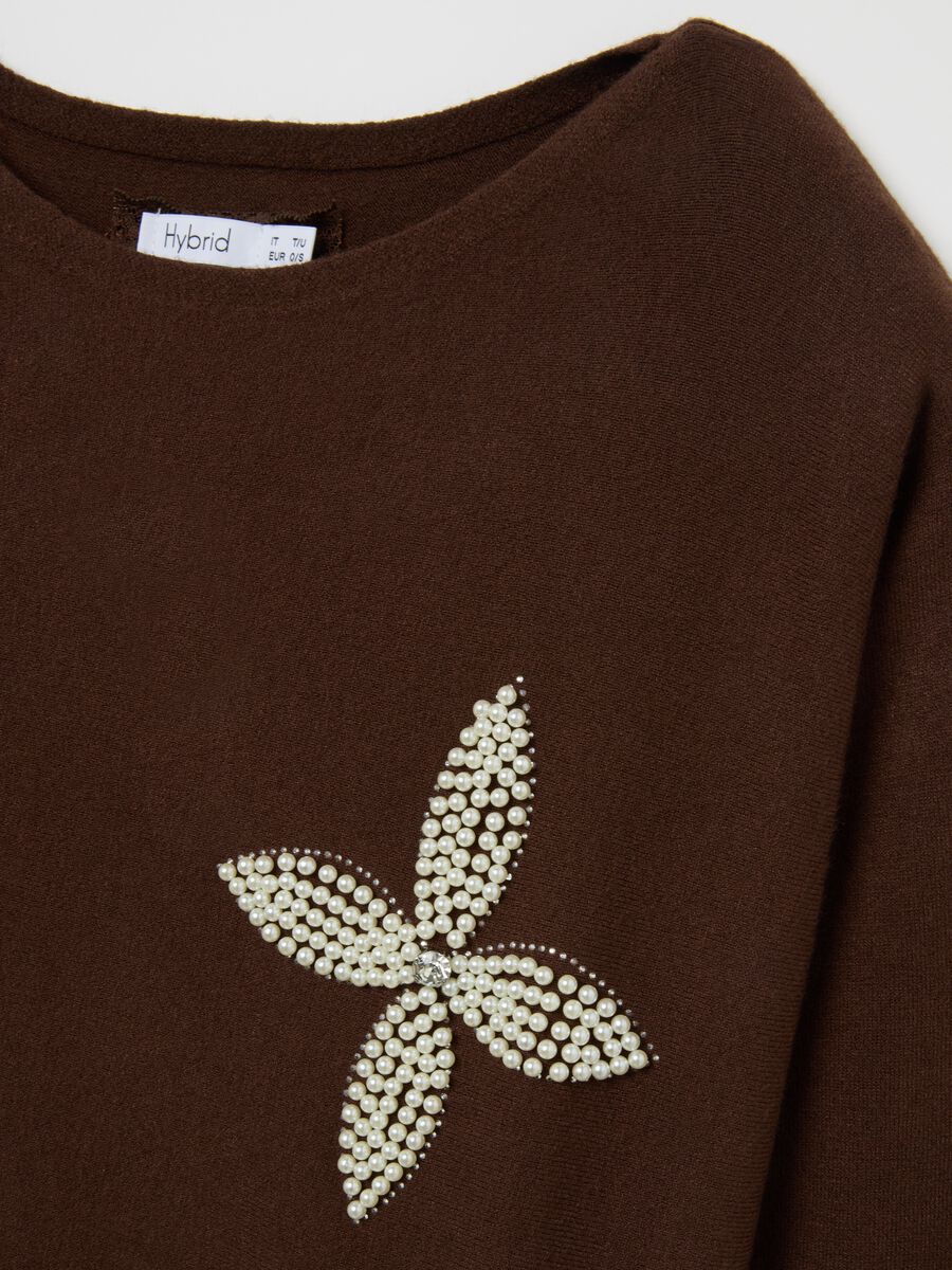 Brown sweater with bead decoration_1