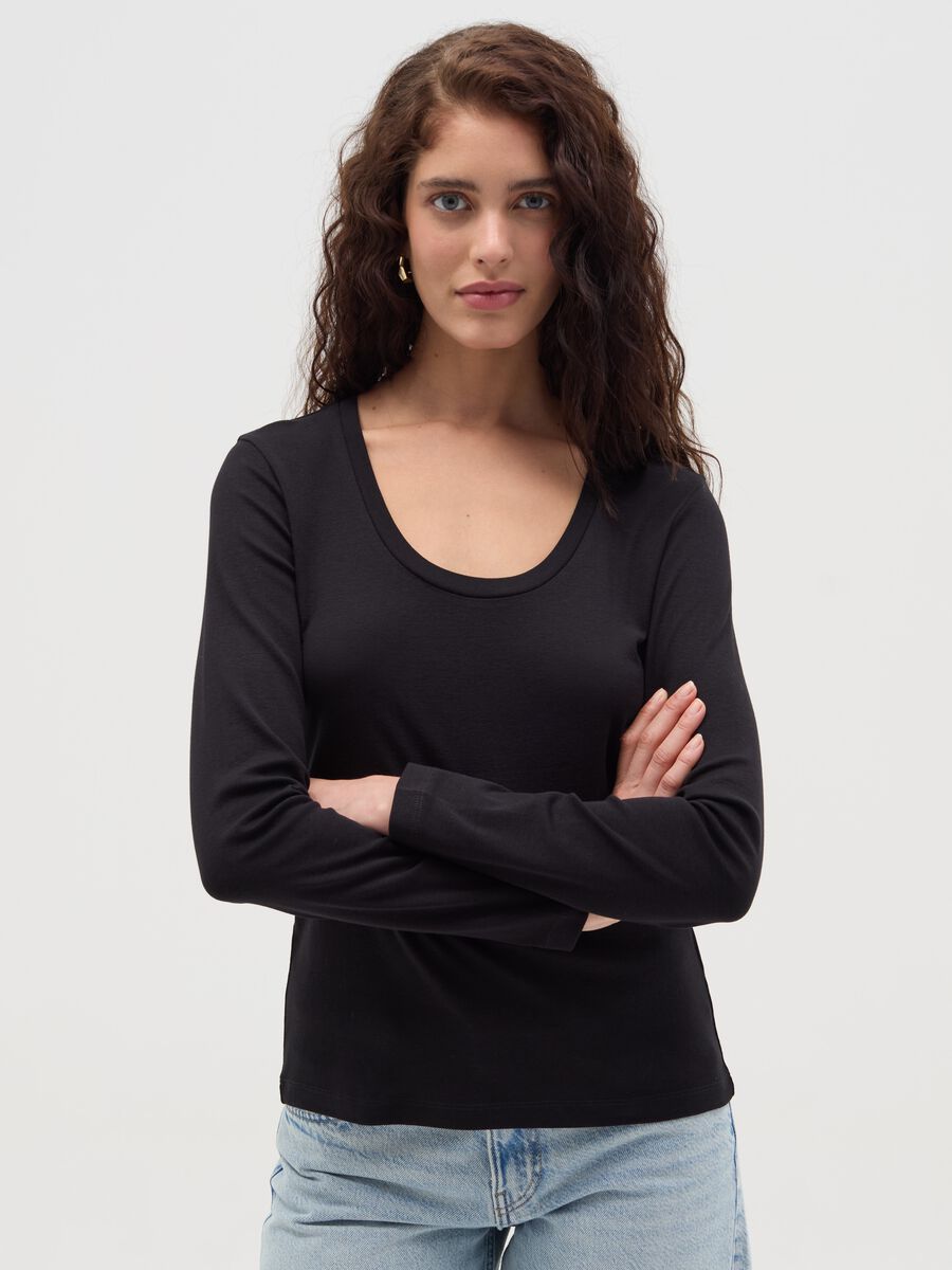 Long-sleeved T-shirt with round neck_0