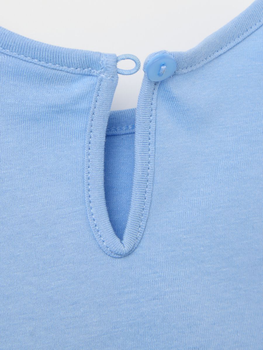 Light blue T-shirt in cotton with print and flounce_3