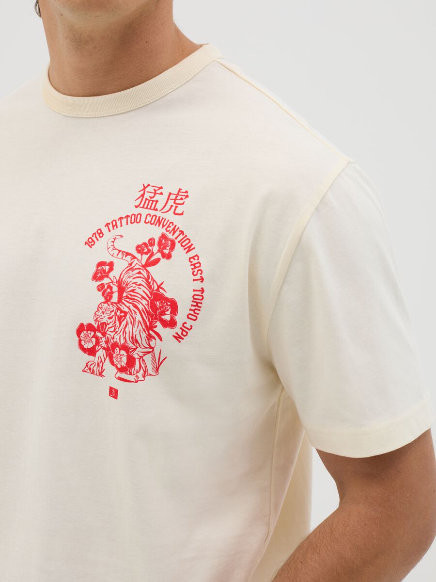 White T-shirt with Tattoo Convention Tokyo print_2