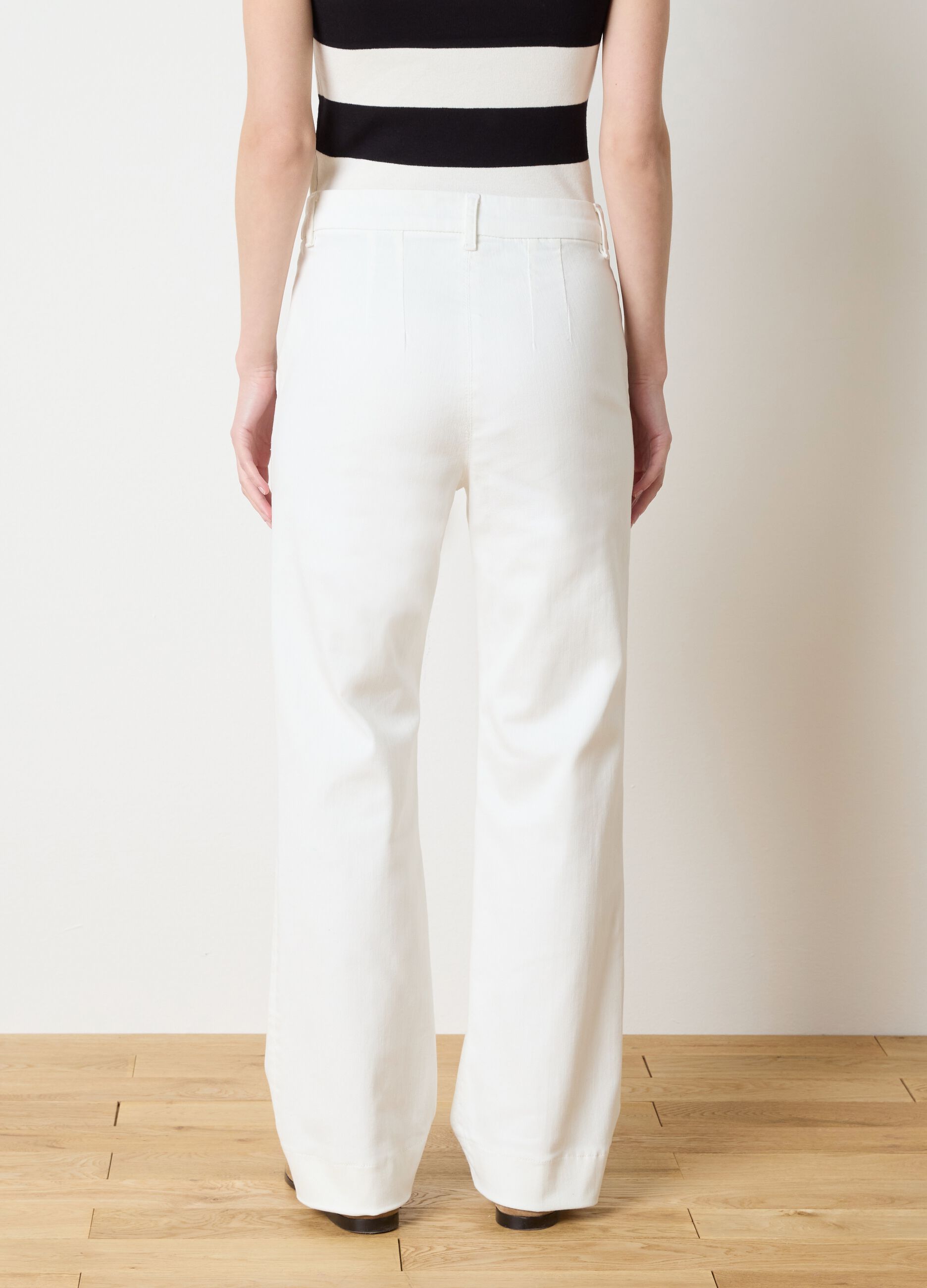 White bootcut jeans with pockets