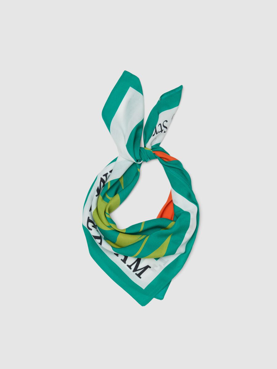 Foulard leggero in pura viscosa multicolor con motivo floreale_0
