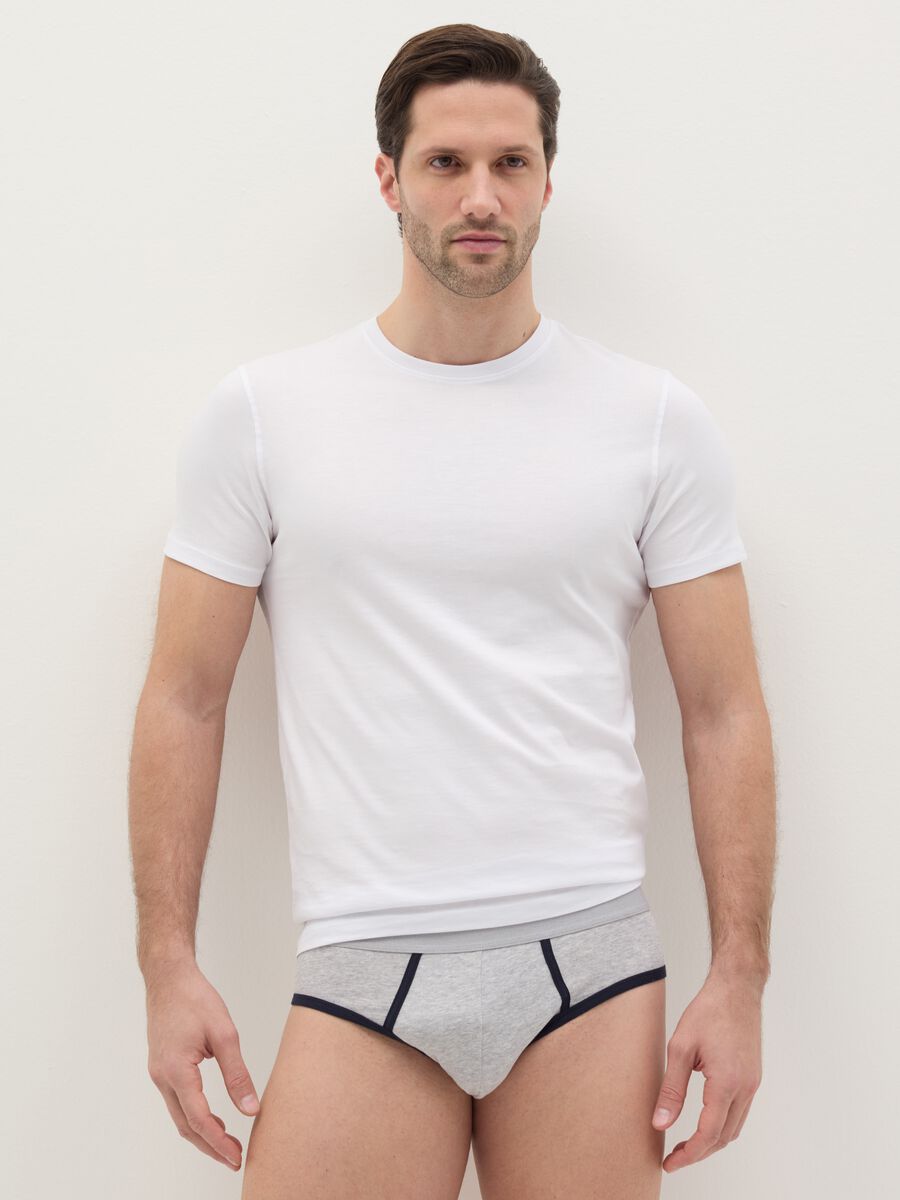 Stretch briefs with contrasting details_0