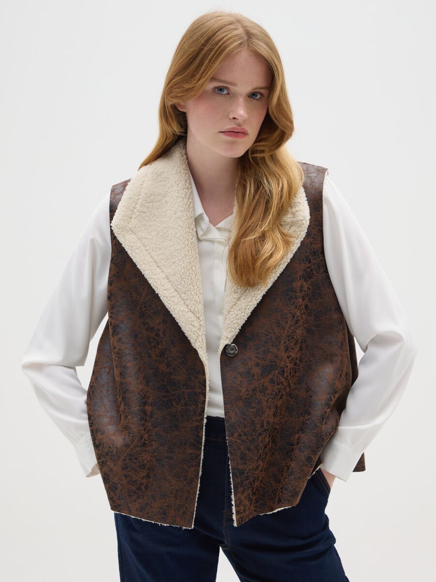 Brown regular fit gilet with zip_0