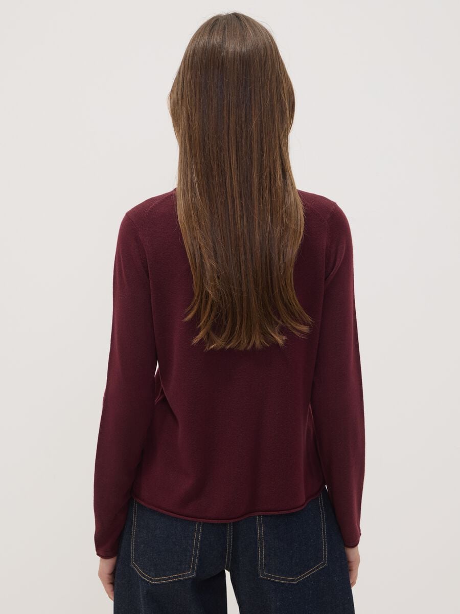 Maglia viola a maniche lunghe con girocollo_3