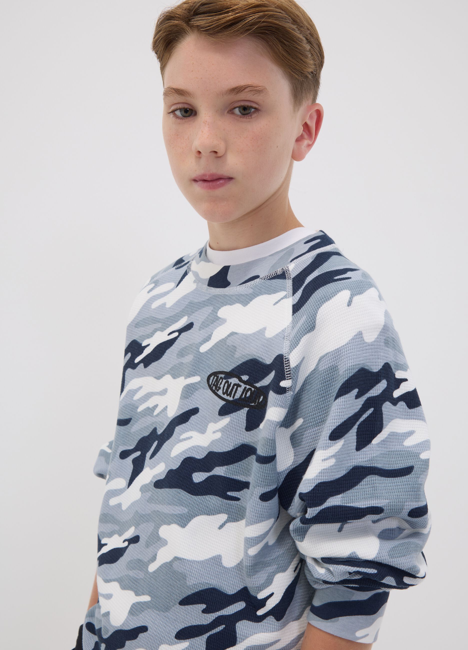 Multicolour relaxed-fit pure cotton T-shirt with camouflage print for boys