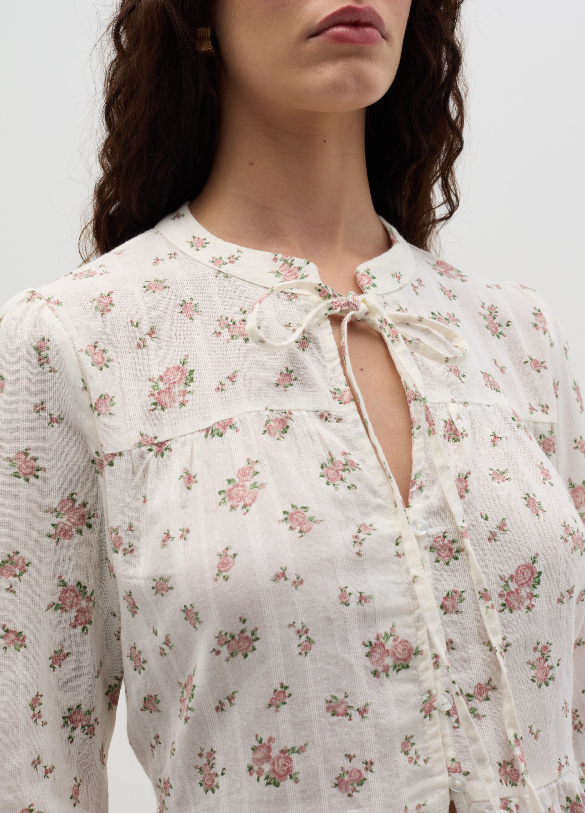 Blouse with laces and striped motif