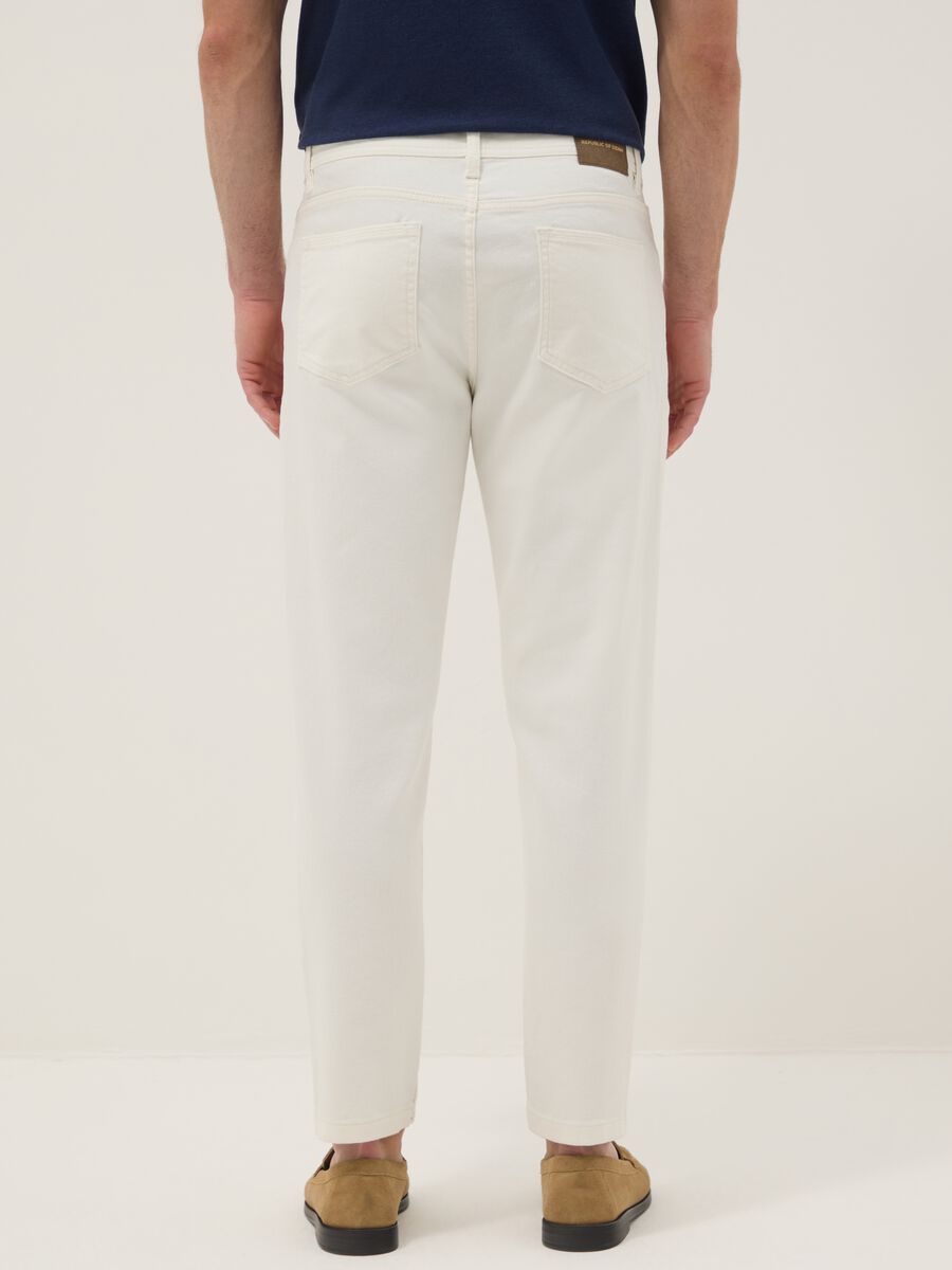 Relaxed fit white stretch cotton denim jeans_2