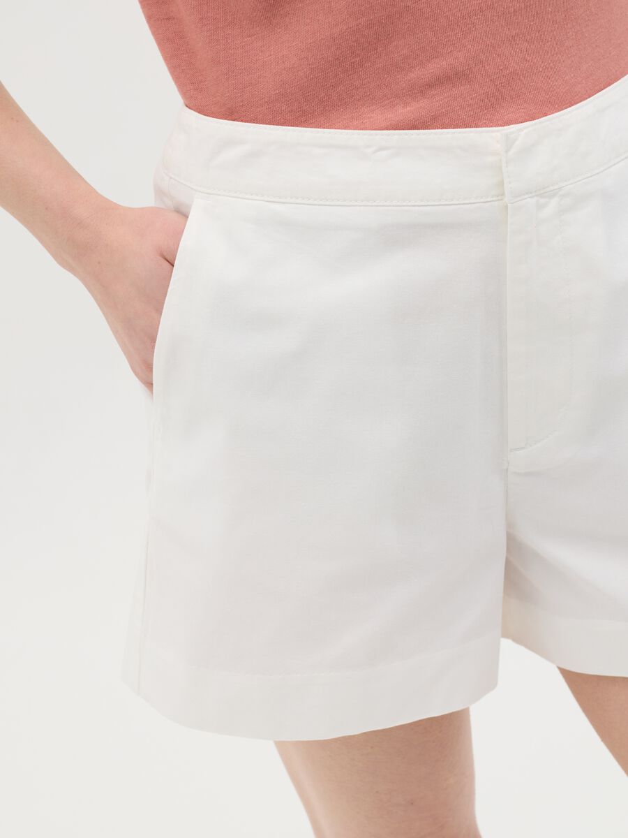 Women's white pure cotton shorts regular fit with side pockets_2