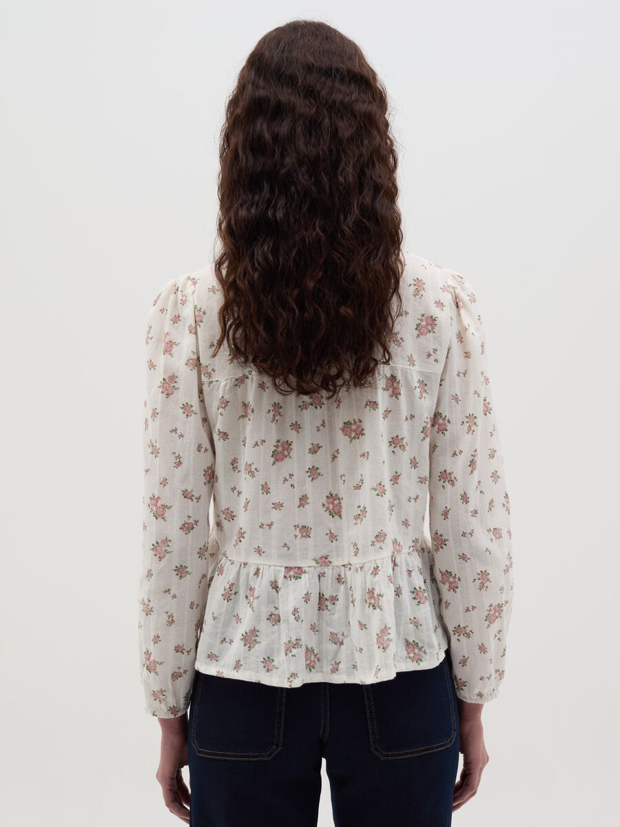 Blouse with laces and striped motif_3