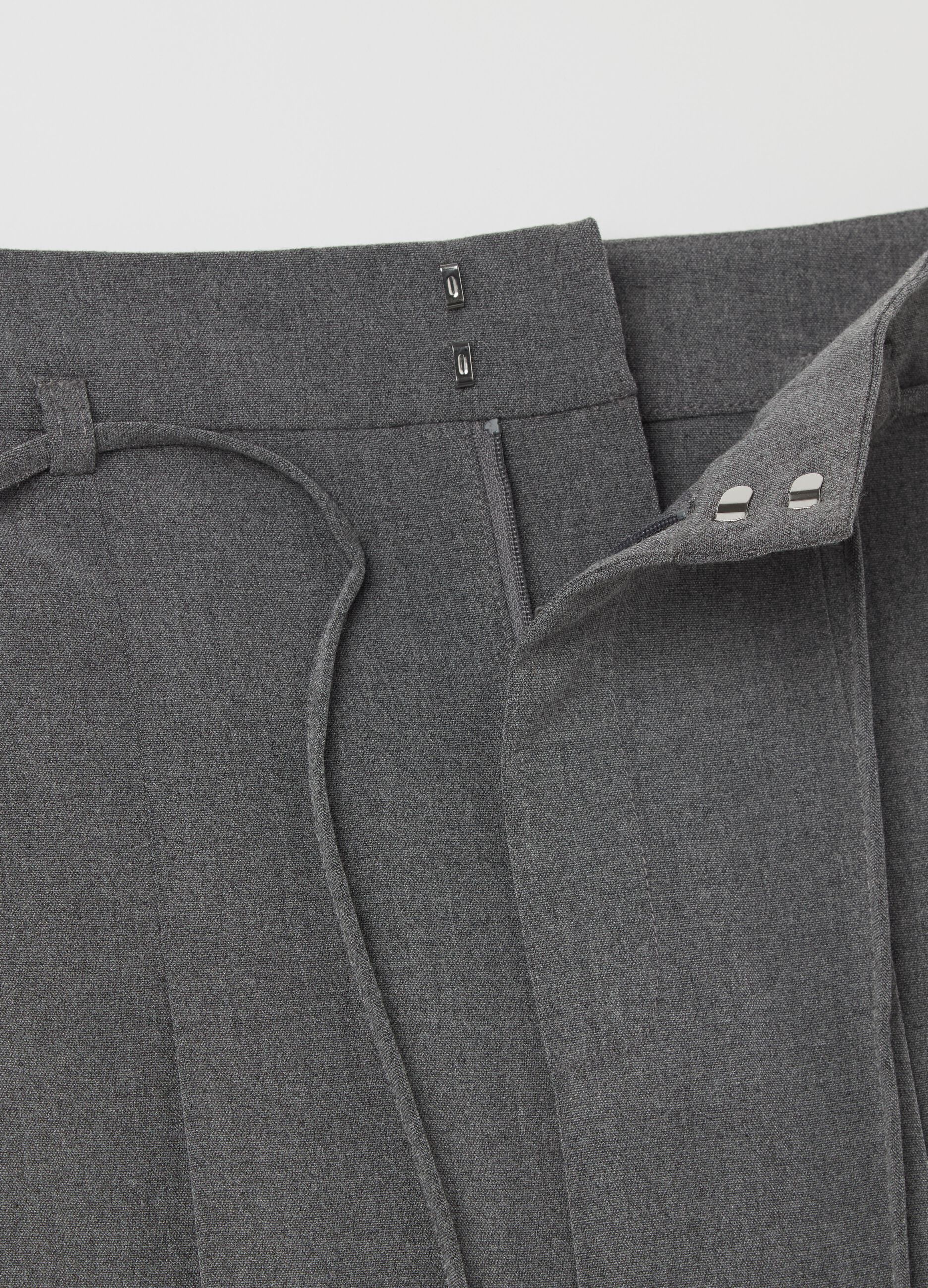 Pleated miniskirt with belt