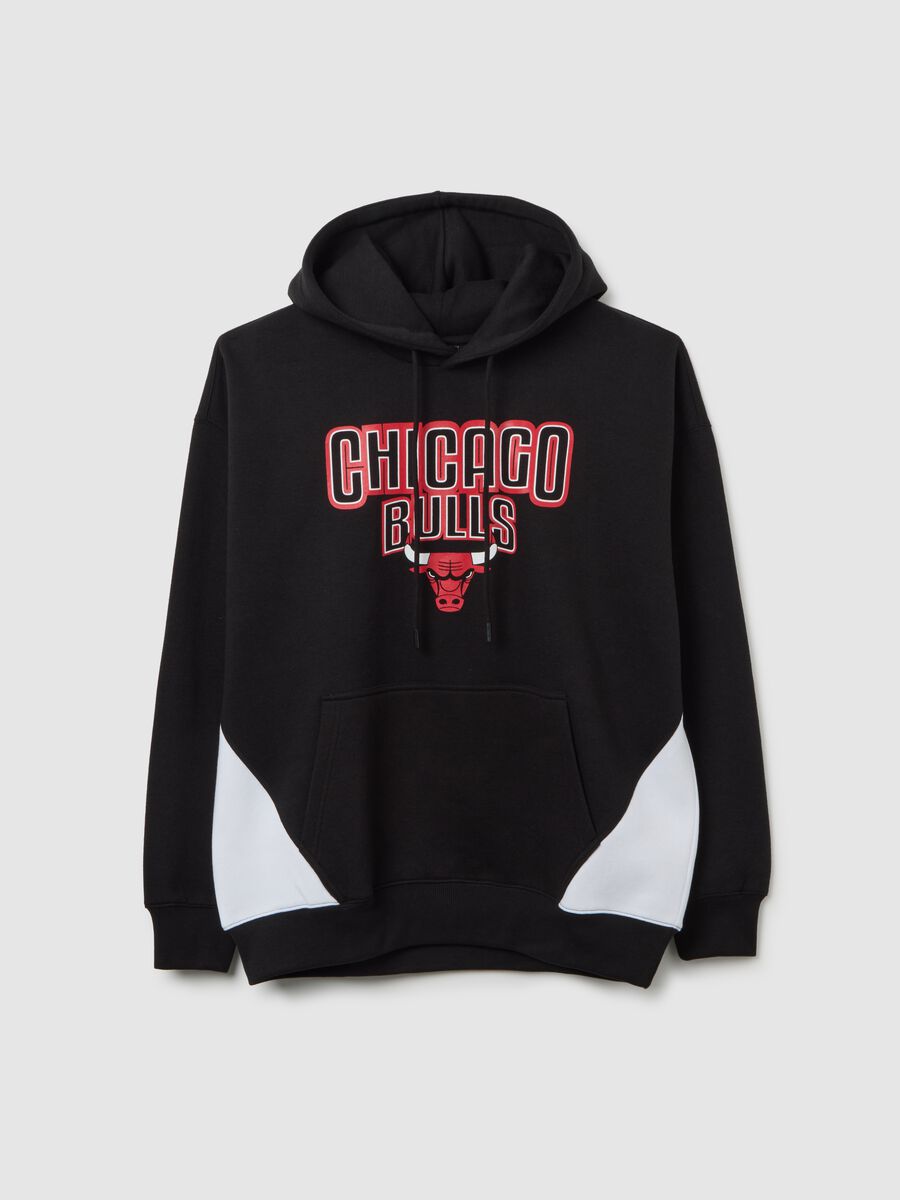 Black cotton blend hoodie with Chicago Bulls print_4