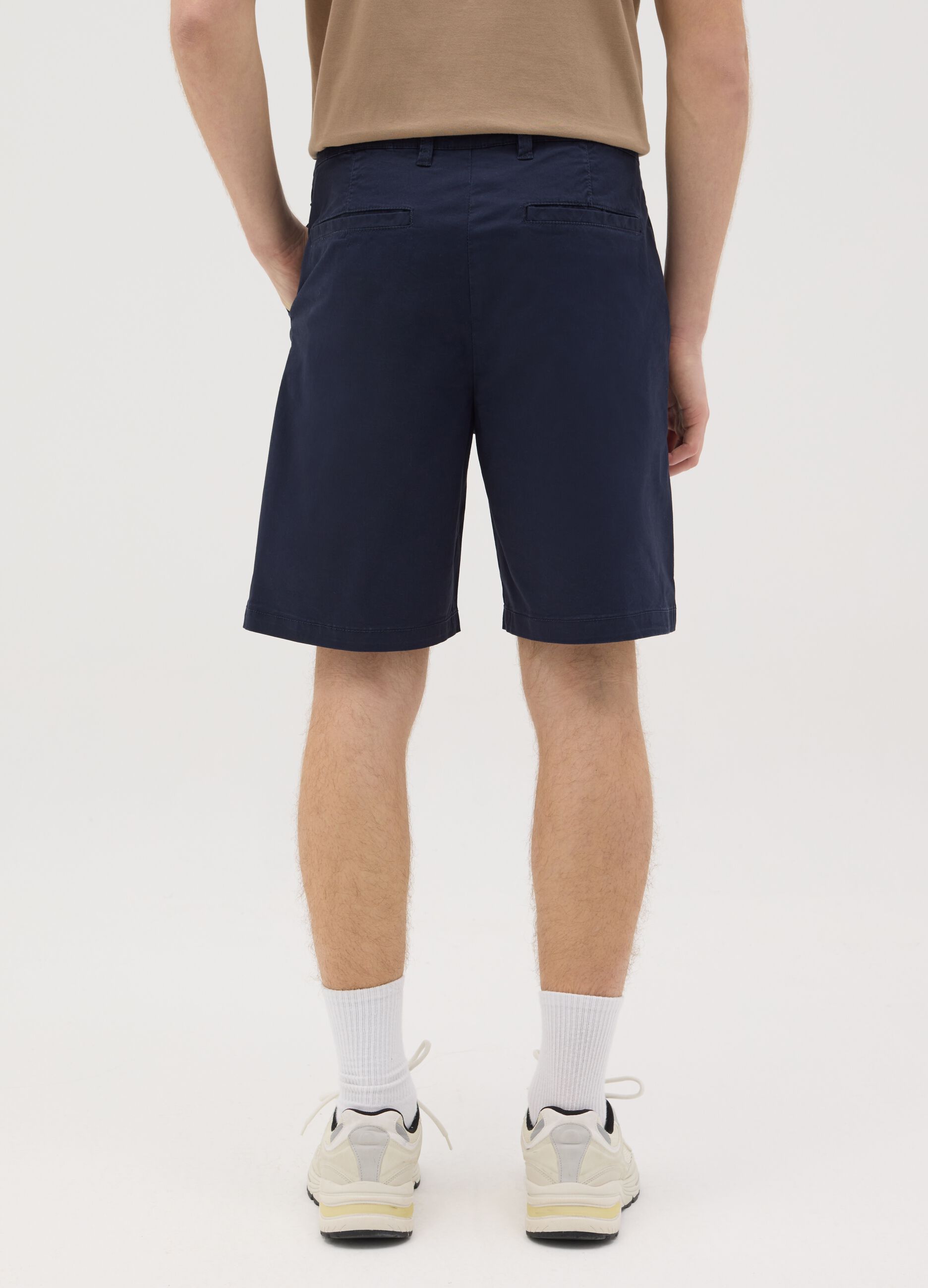 Men’s regular-fit blue shorts in stretch cotton
