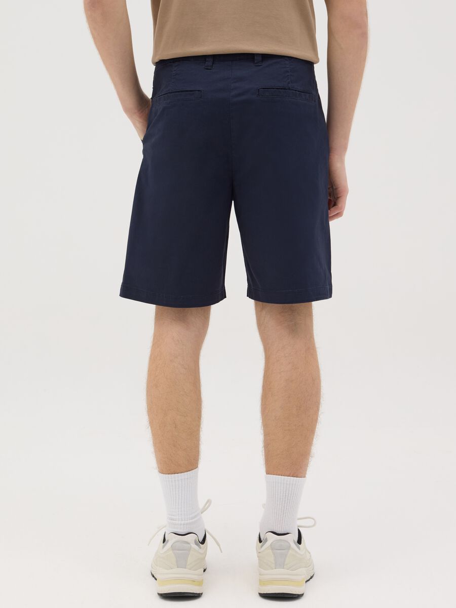 Men’s regular-fit blue shorts in stretch cotton_2