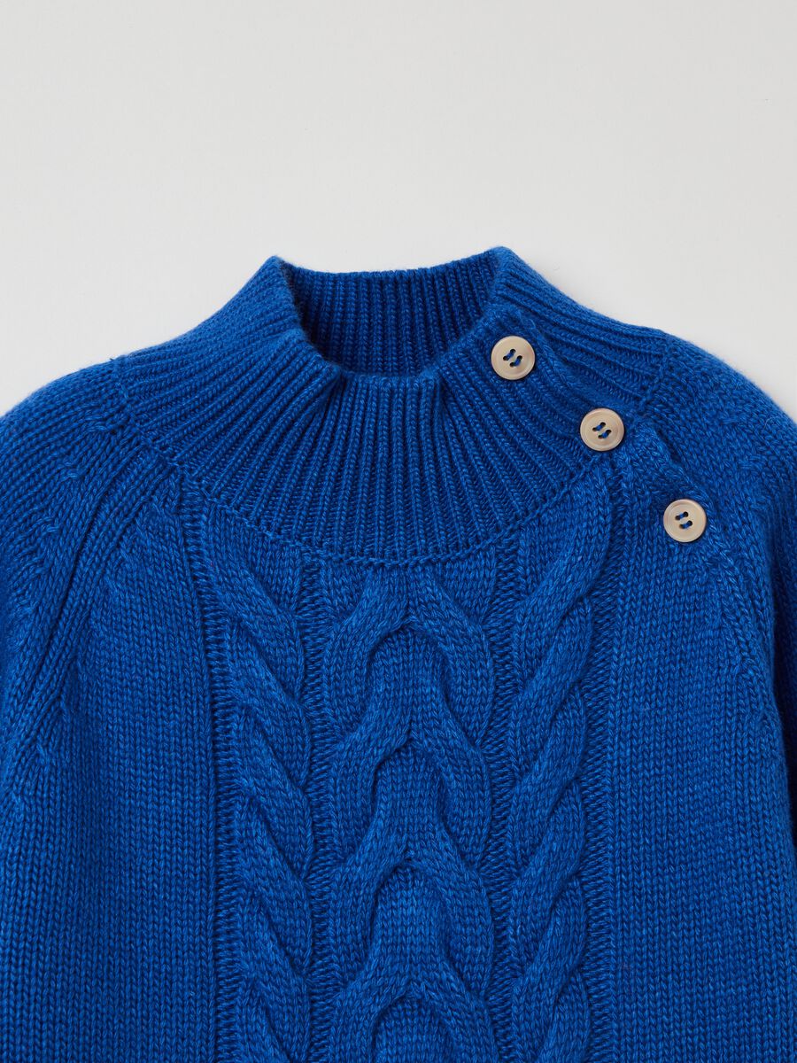 Pullover con lavorazione a trecce_5
