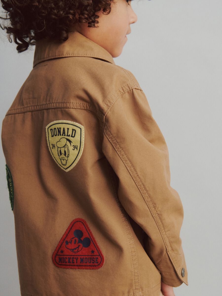 Giacca marrone in cotone con toppe Disney_2
