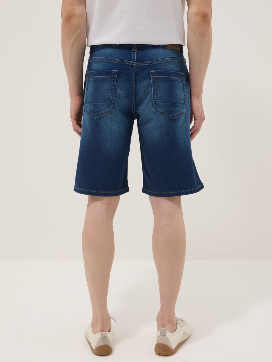 Shorts denim blu in misto cotone elasticizzato regular fit_2