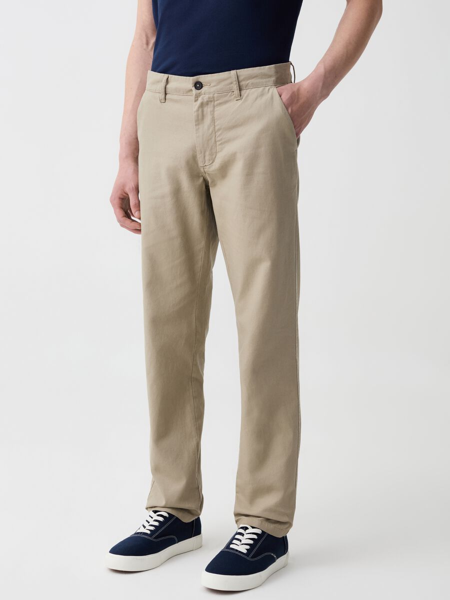 Chino trousers in linen and cotton_1