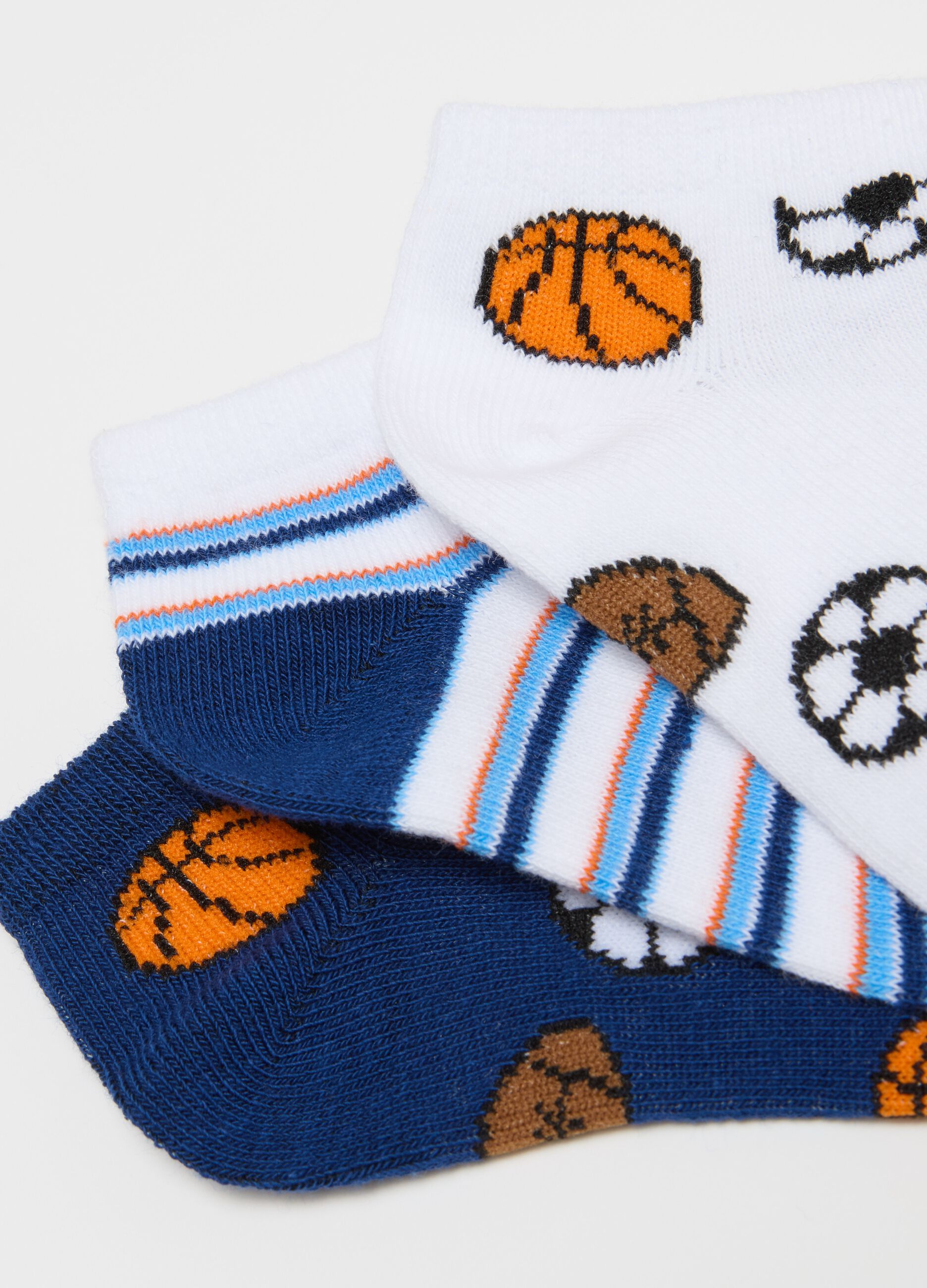 Five-pair pack shoe liners with balls and stripes design