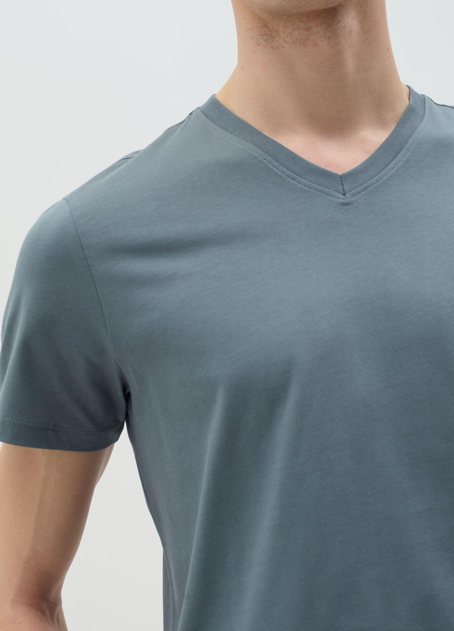Organic cotton T-shirt with V neck