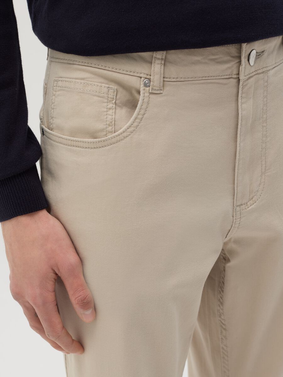 Slim-fit trousers with five pockets_2